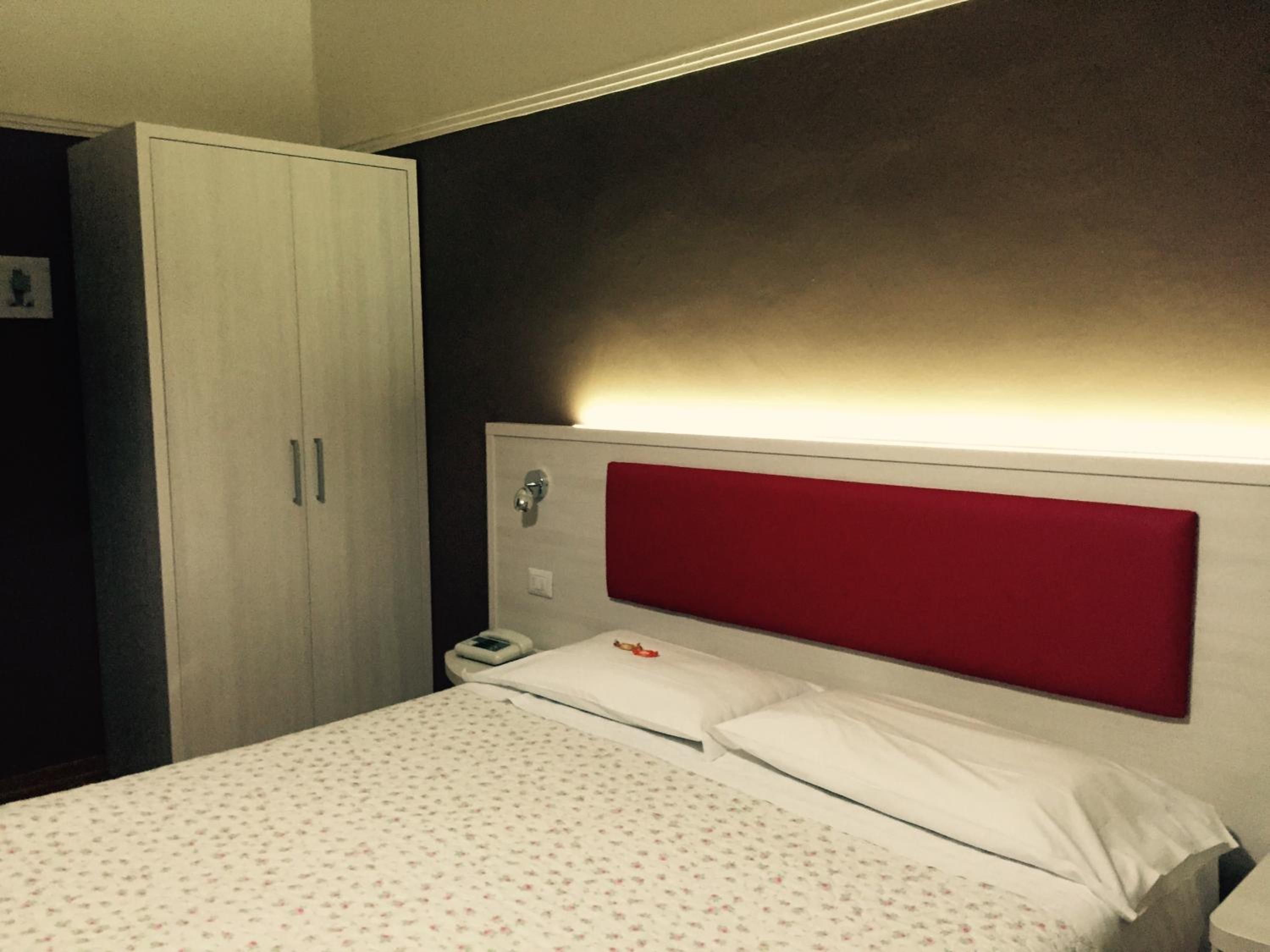 Double or Twin Room - Photo 4
