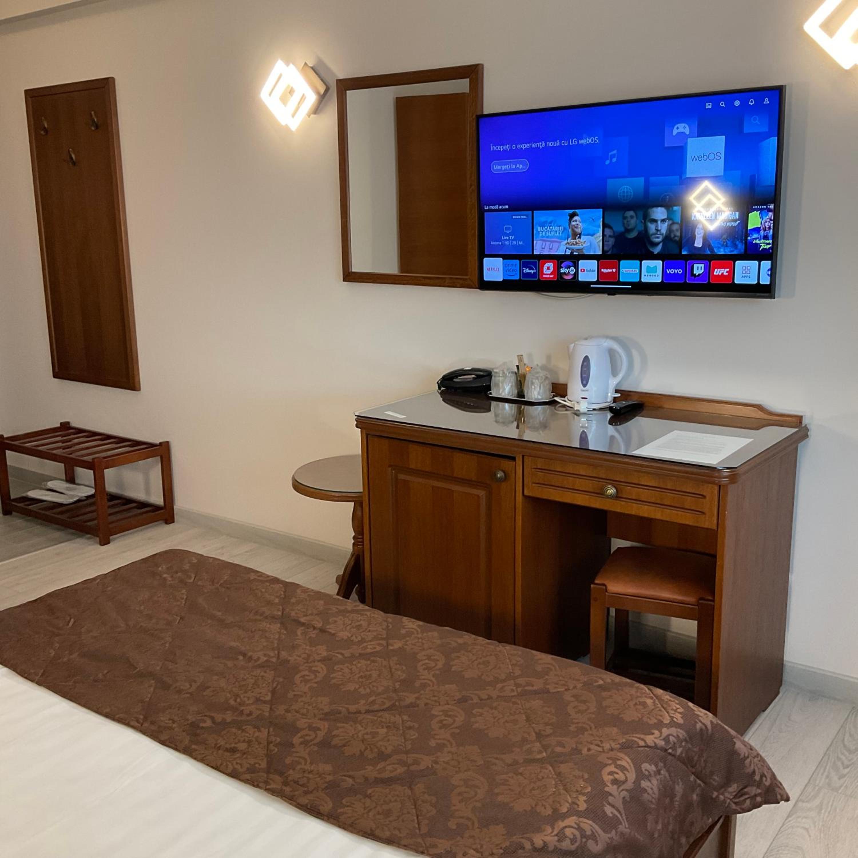 Double or Twin Room - Photo 5