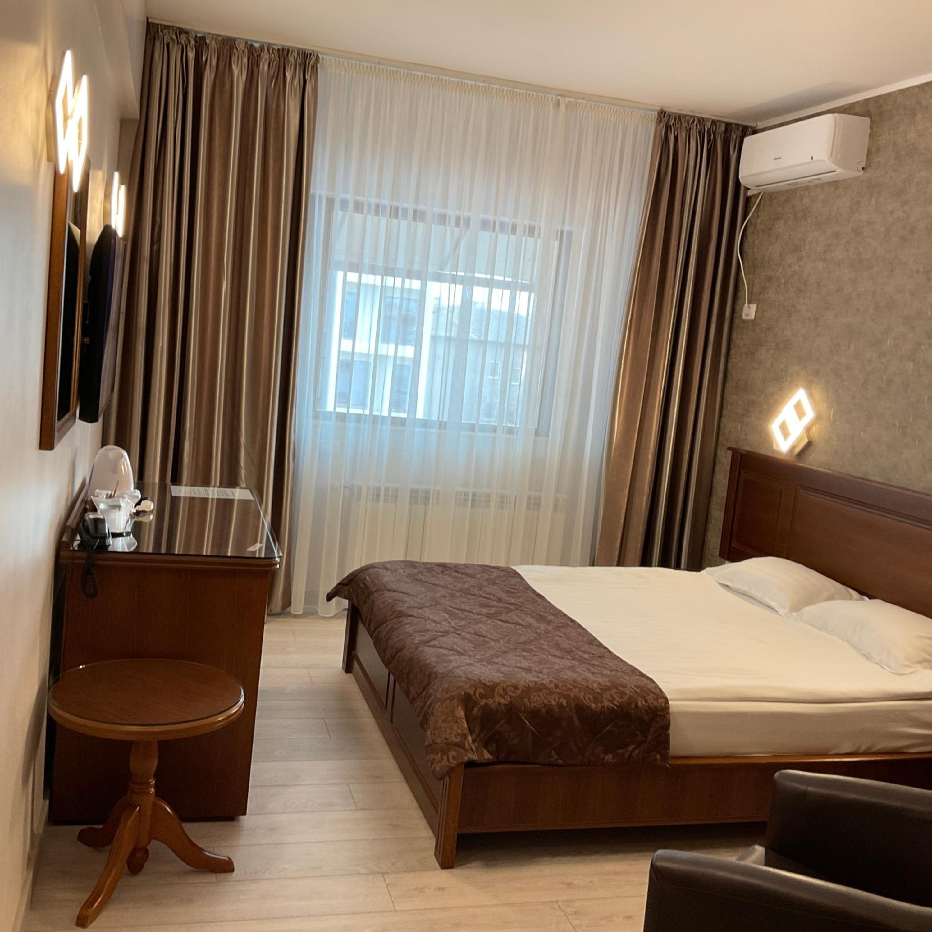 Double or Twin Room - Photo 6