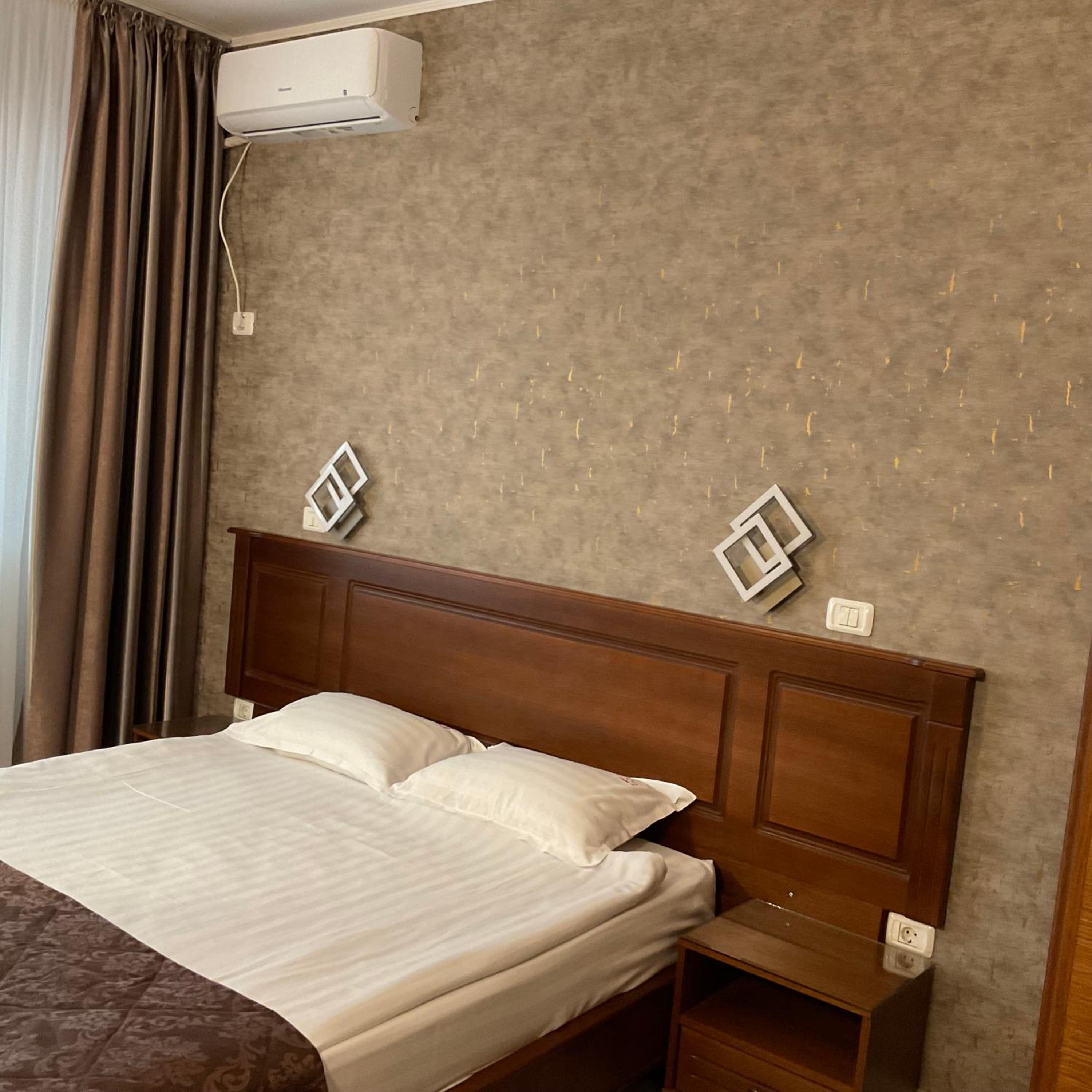 Double or Twin Room - Photo 4
