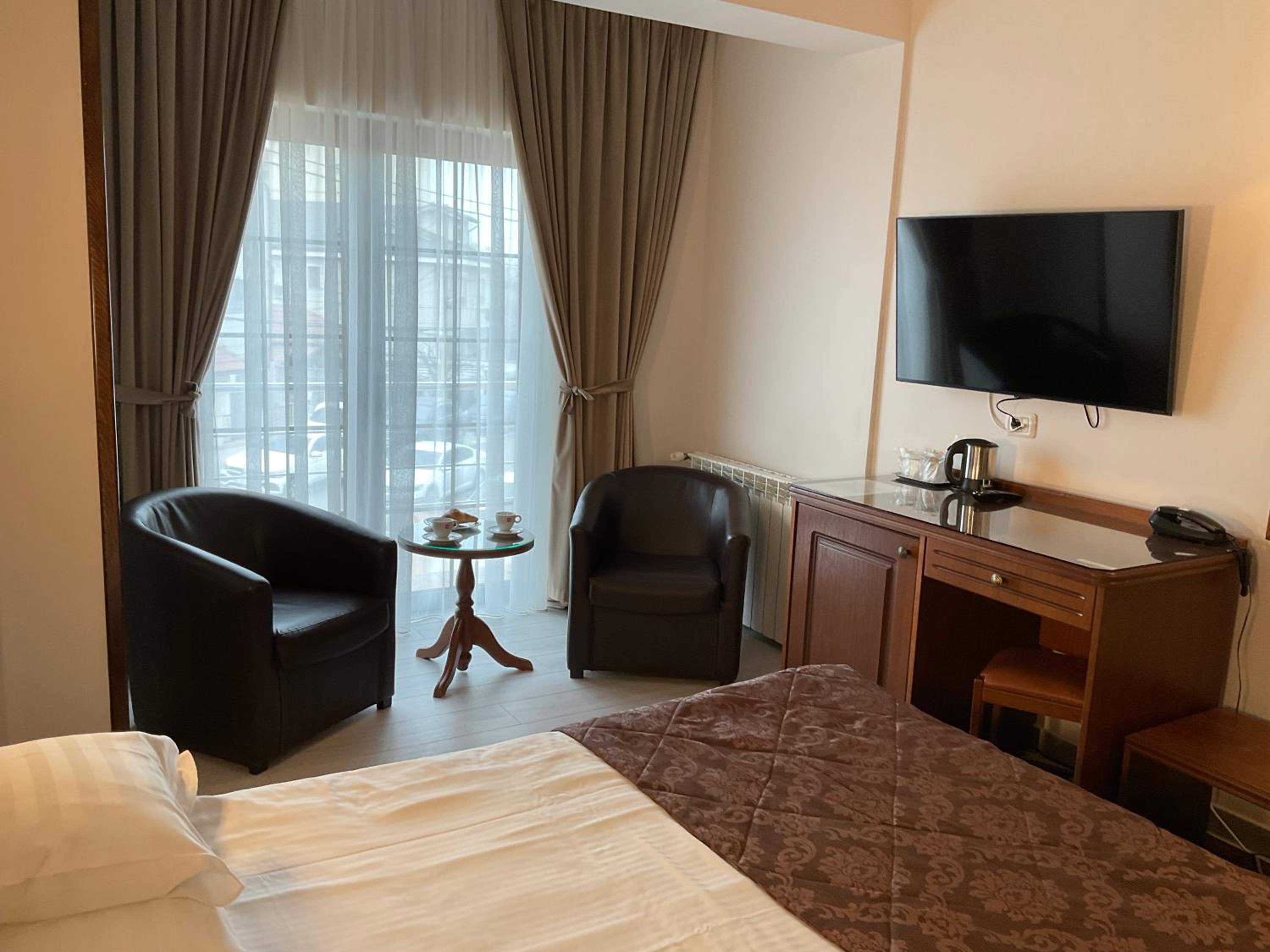 Double or Twin Room - Photo 11