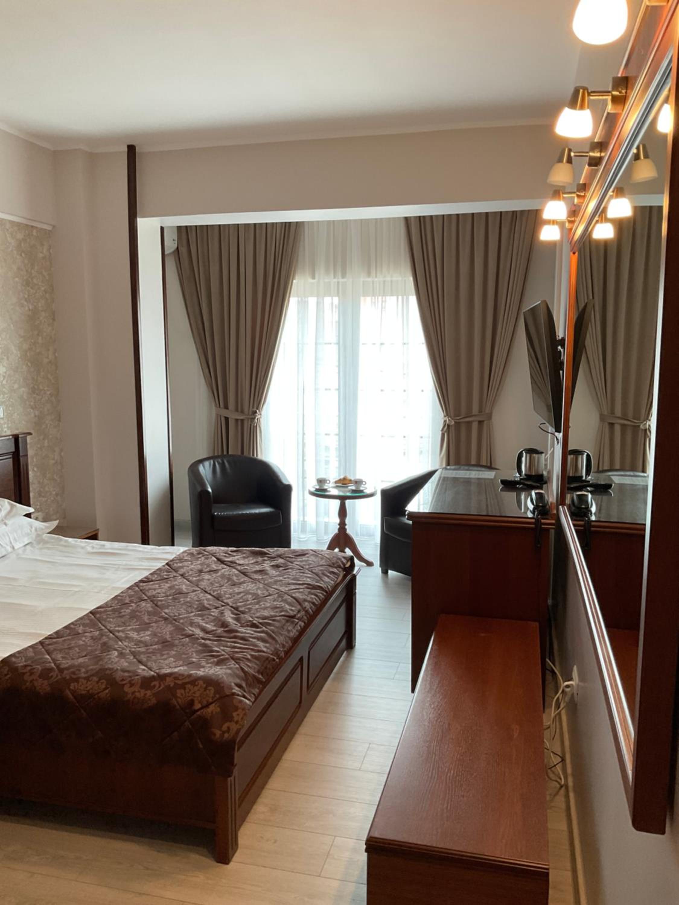 Double or Twin Room - Photo 12