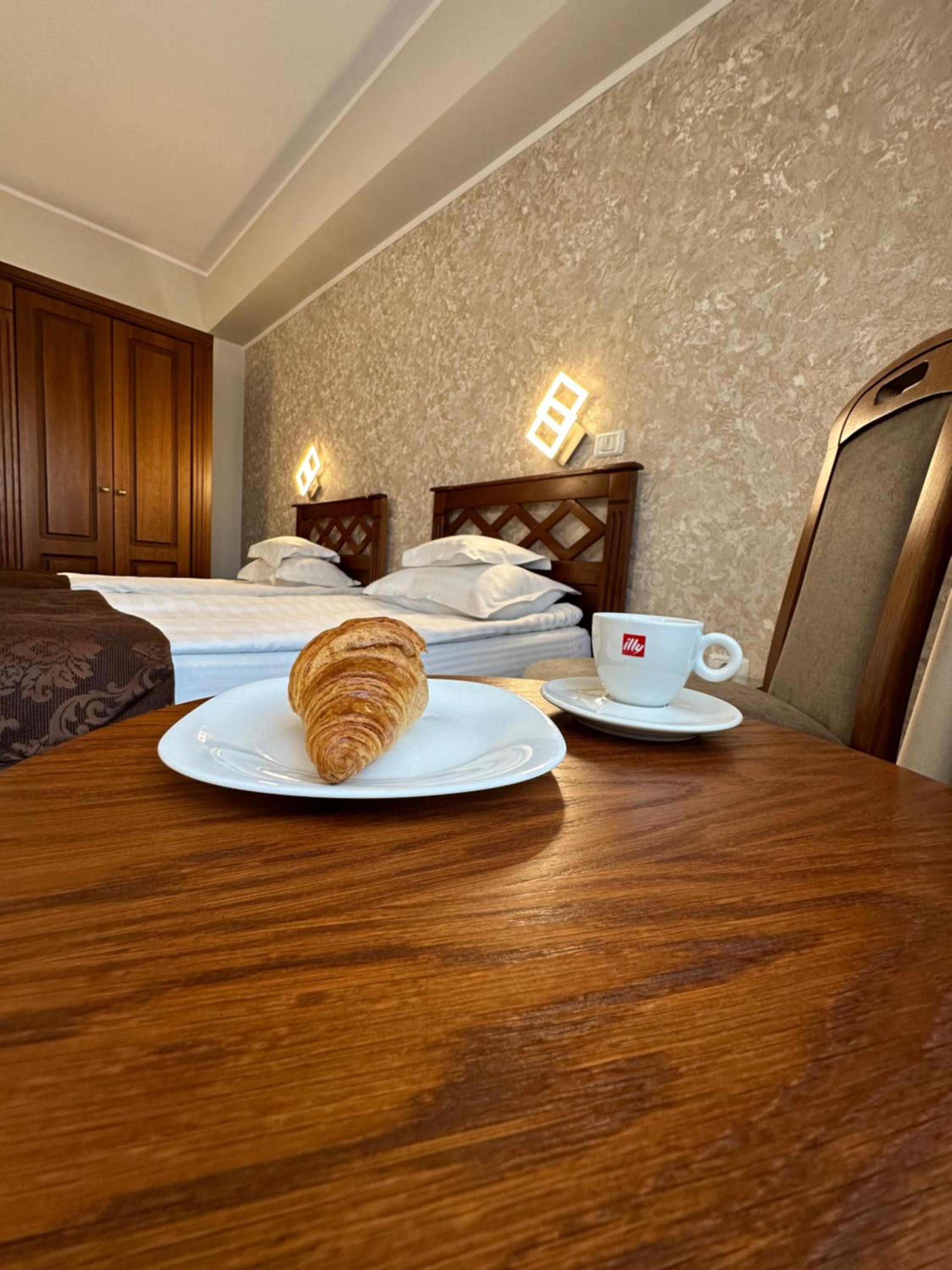 Double or Twin Room - Photo 13