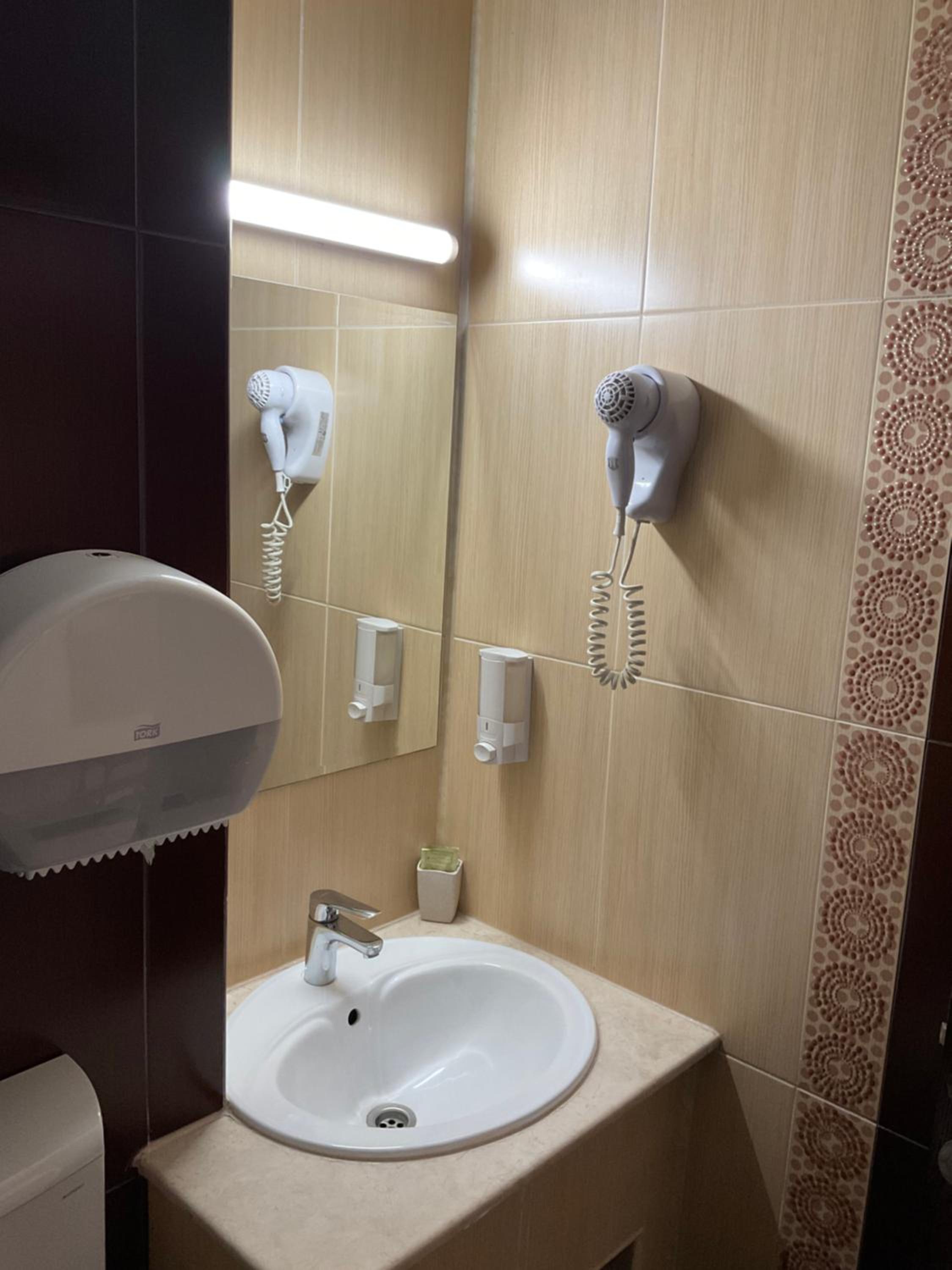 Double or Twin Room - Photo 15