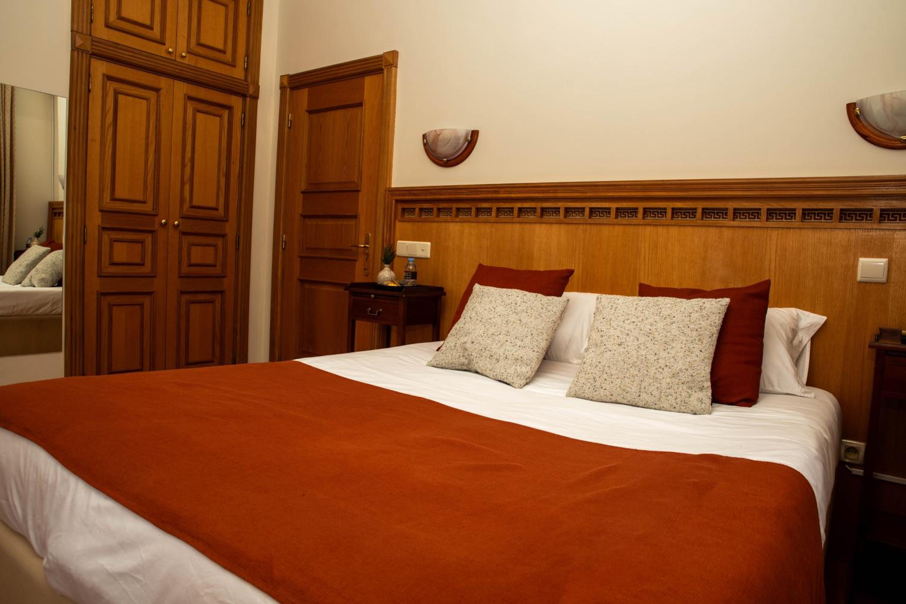Deluxe Double Room - Photo 1