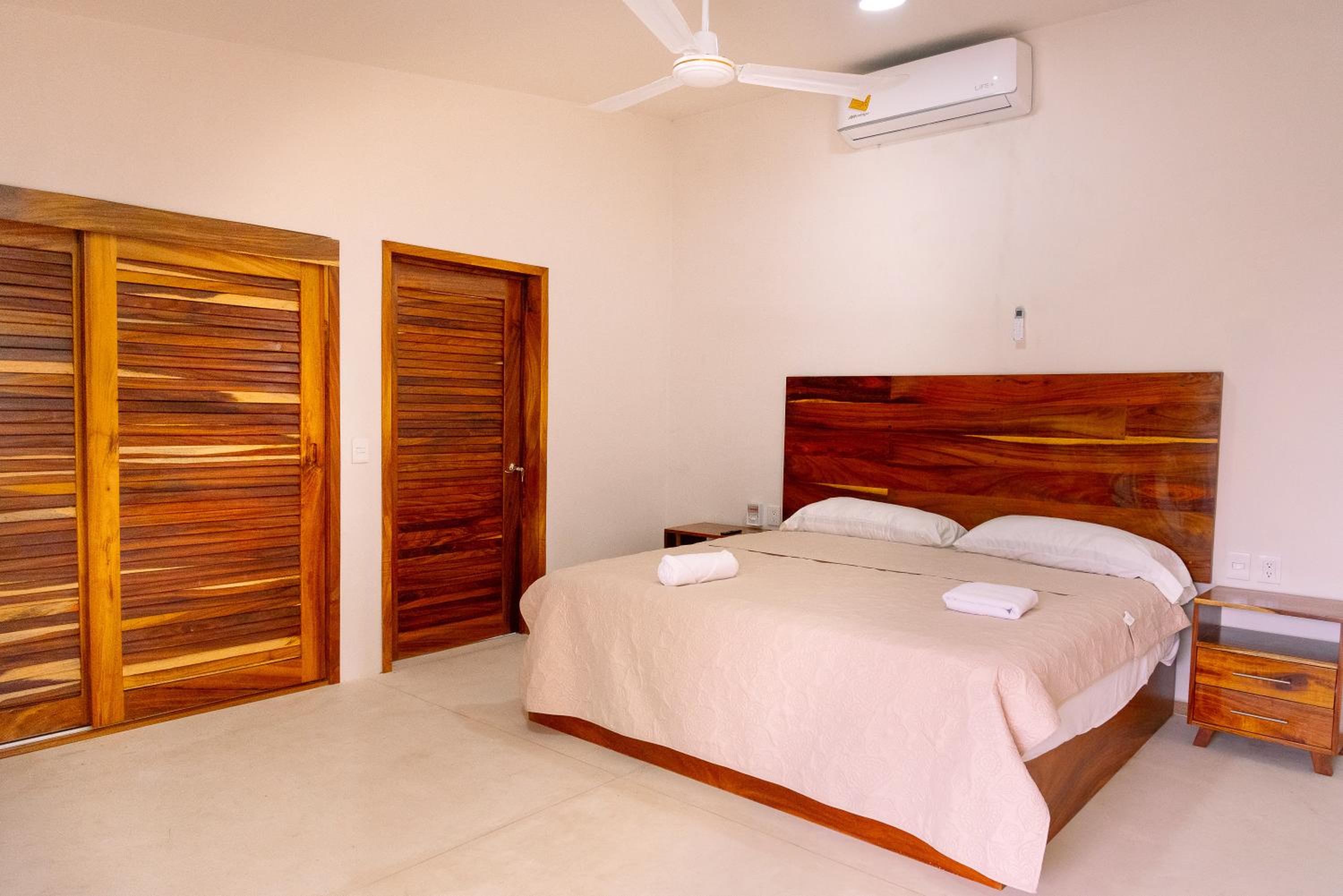 Deluxe Suite with Sea View photo 1