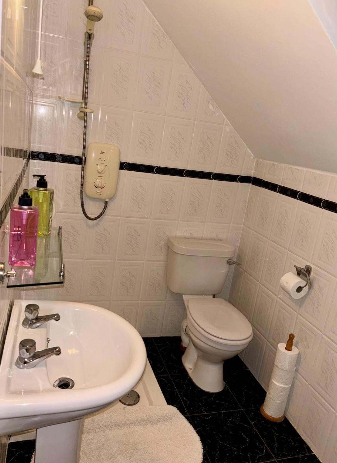 Double Room with Private Bathroom photo 1