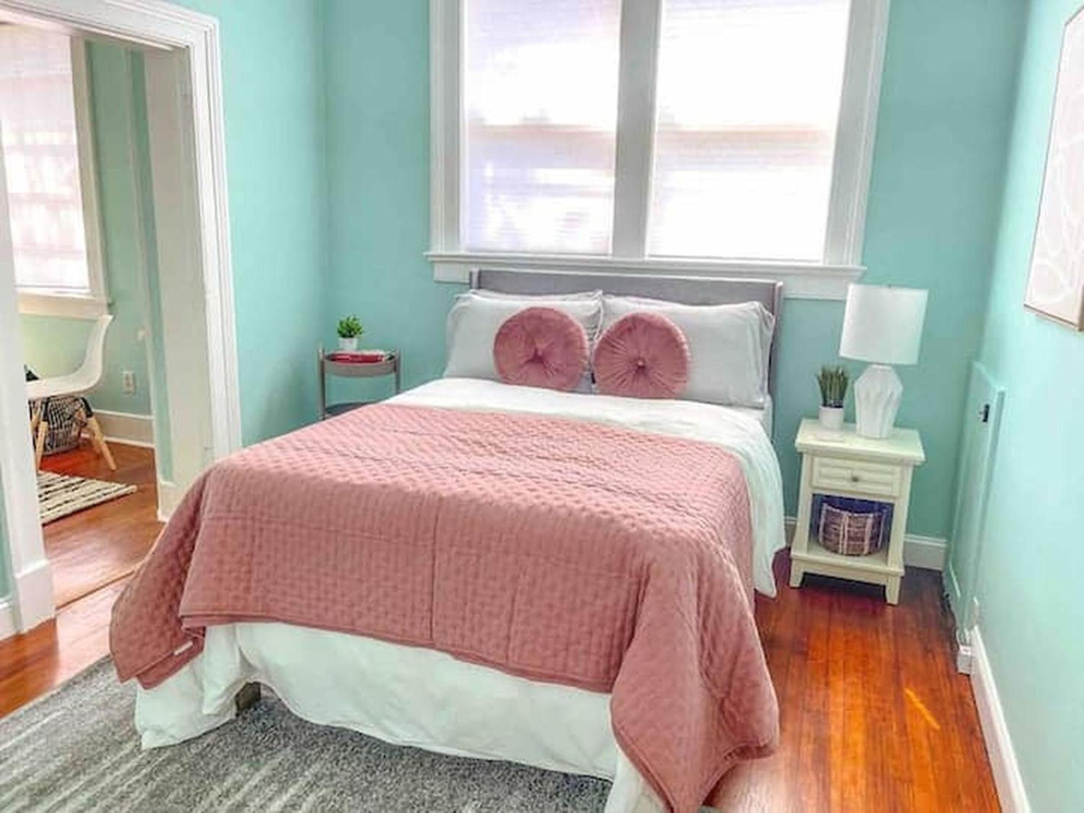 Five-Bedroom House photo 3