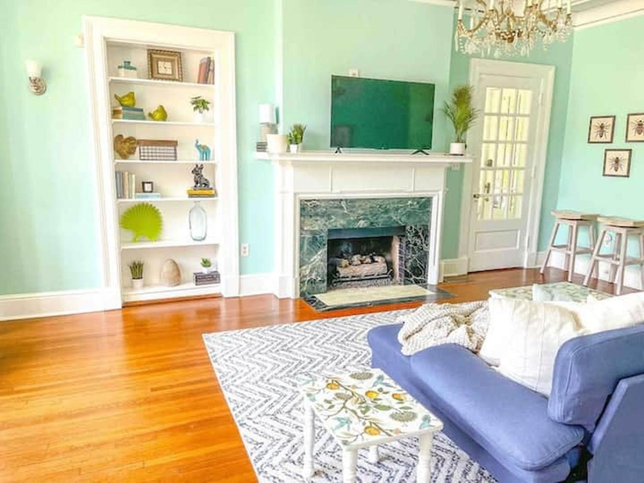 Five-Bedroom House photo 1