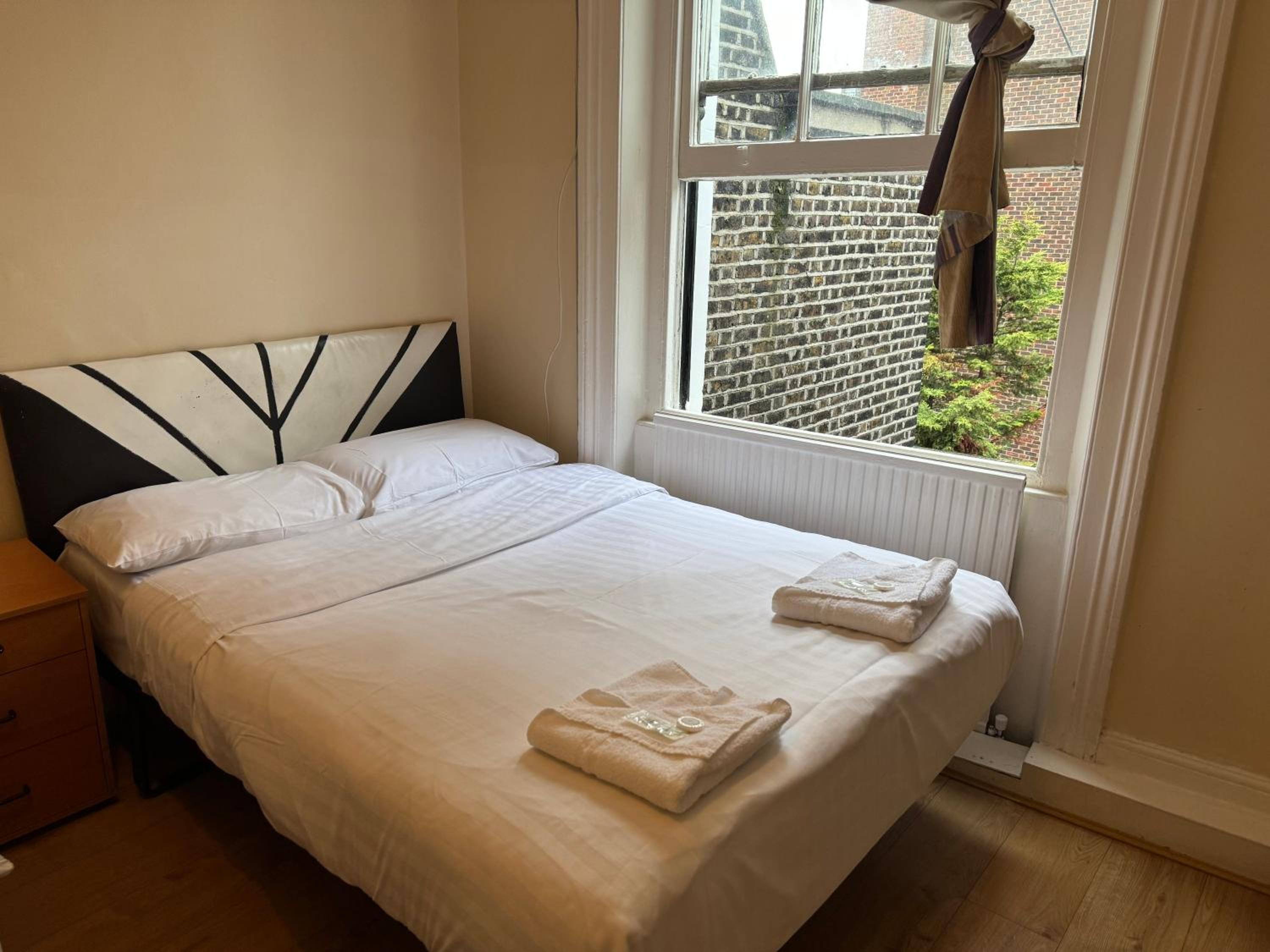 Quadruple Room with Private Bathroom photo 3