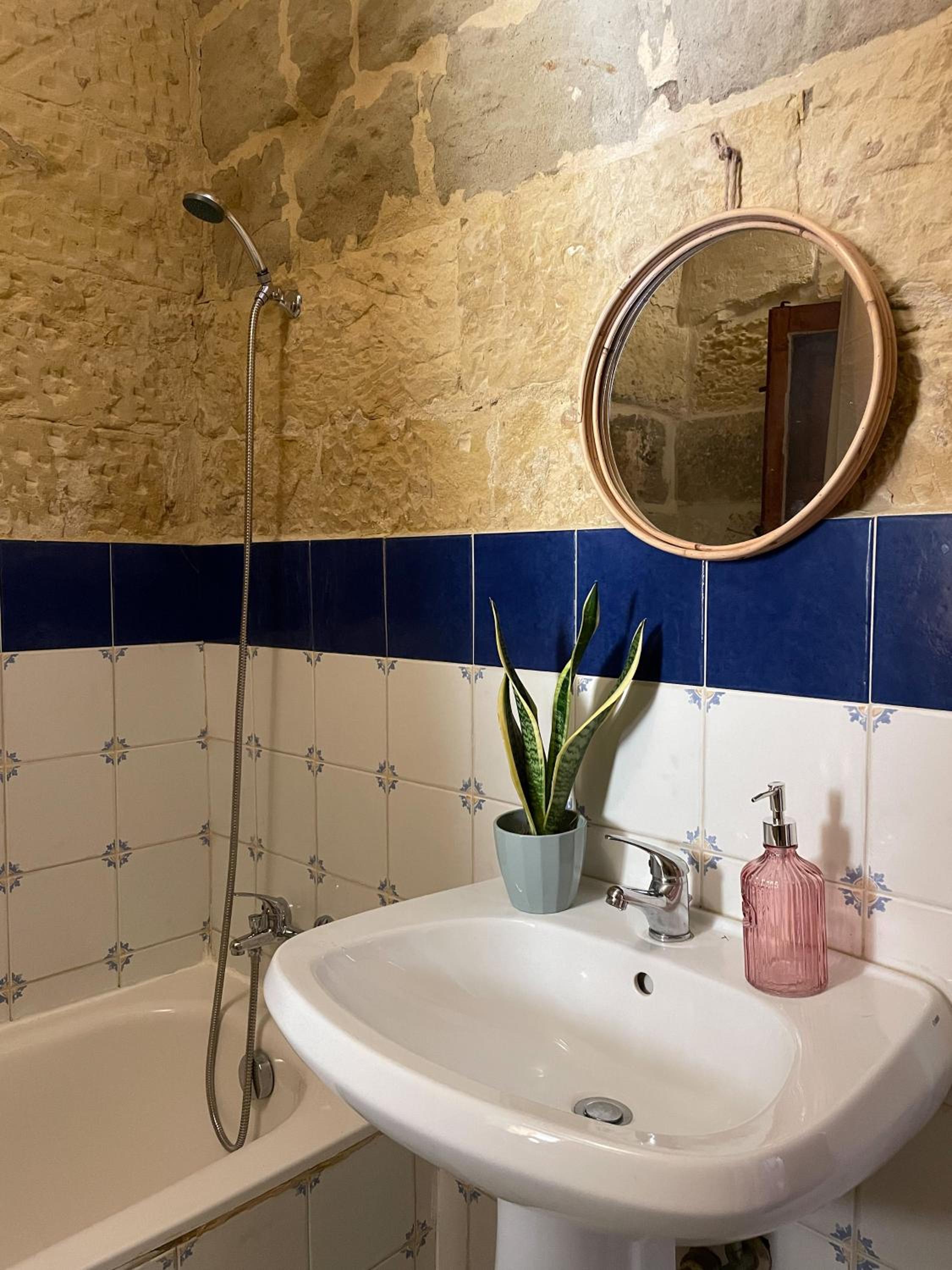 Double Room with Private Bathroom photo 2