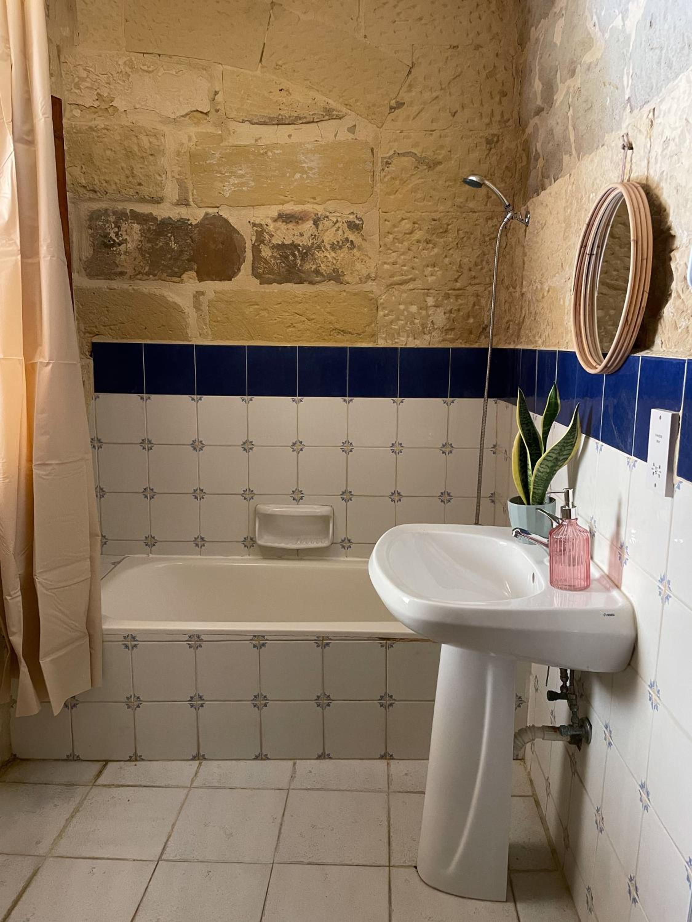 Double Room with Private Bathroom photo 3
