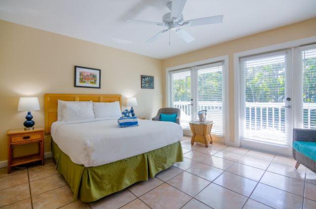 Queen Room with Pool View ( #110)