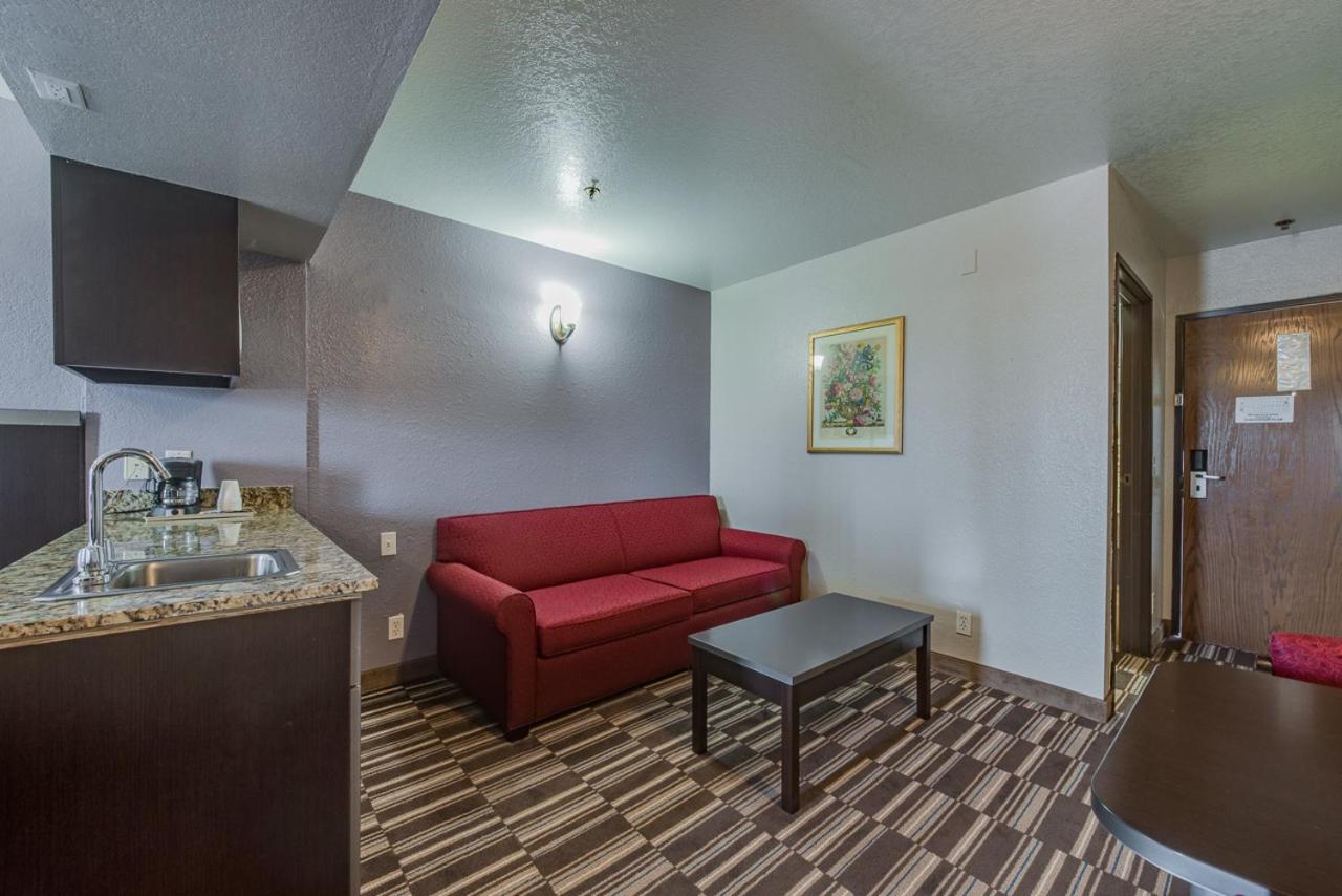 King Studio Suite - Non-Smoking photo 3
