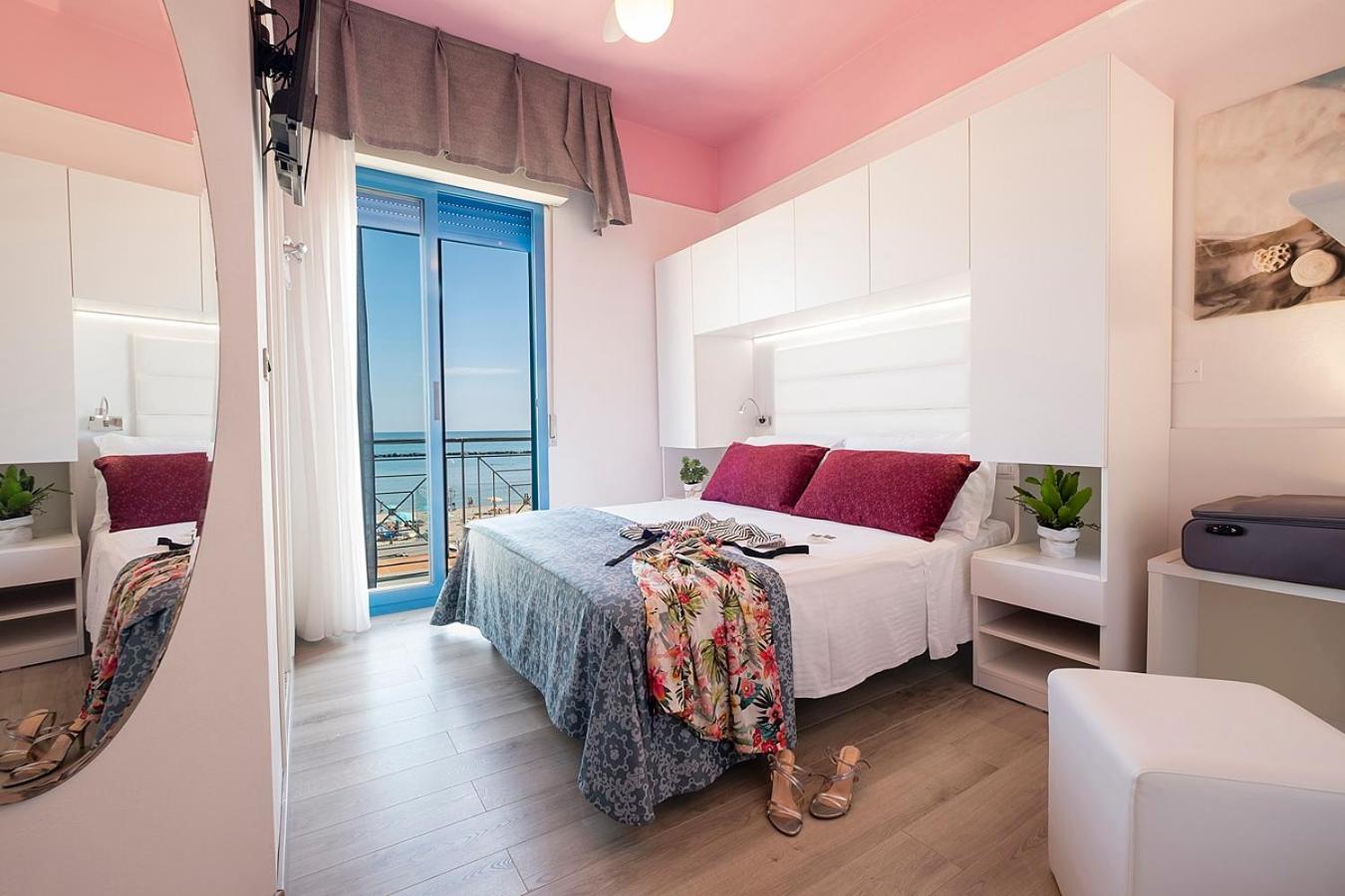 Double Room with Sea View photo 1