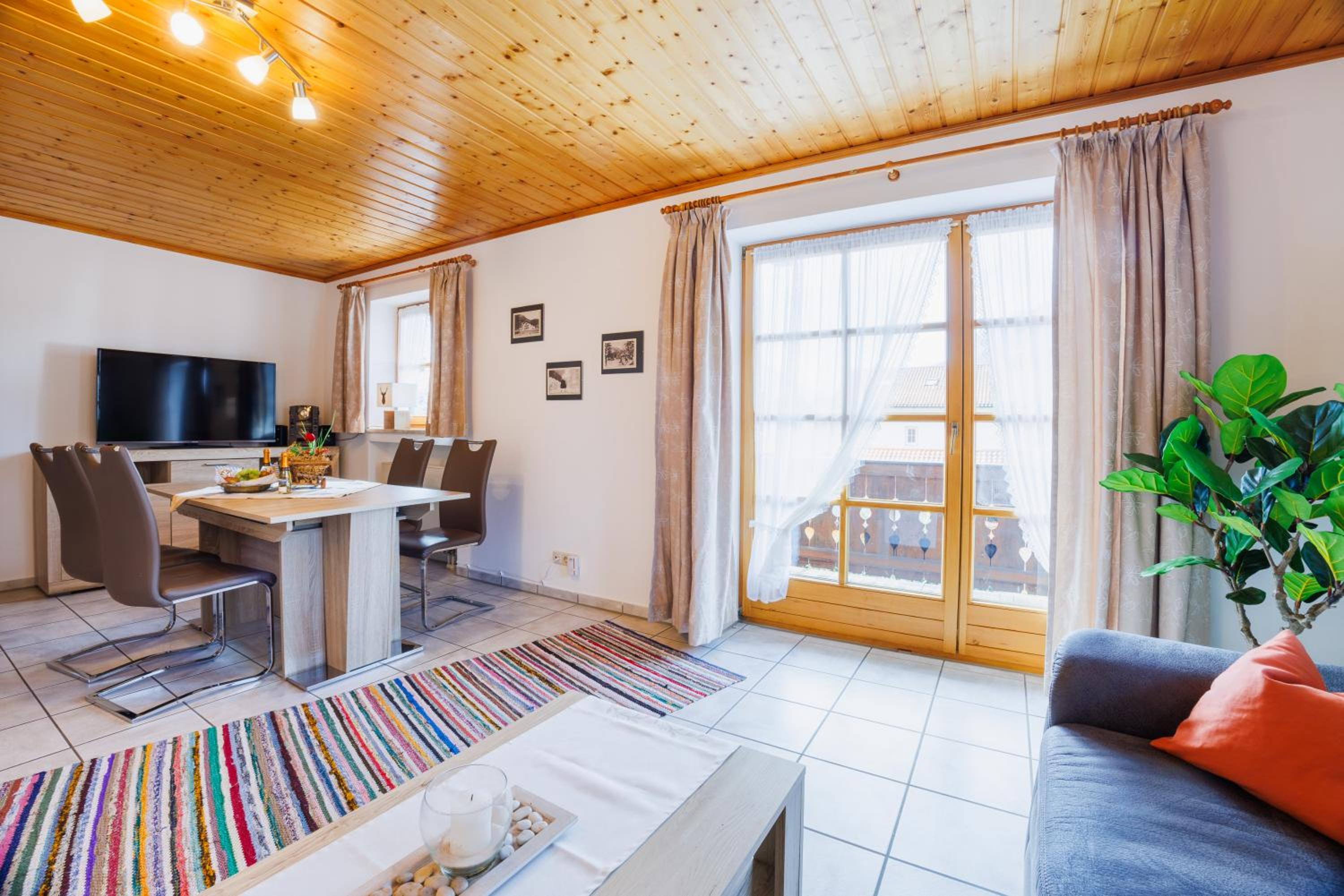 Apartment with Balcony photo 3