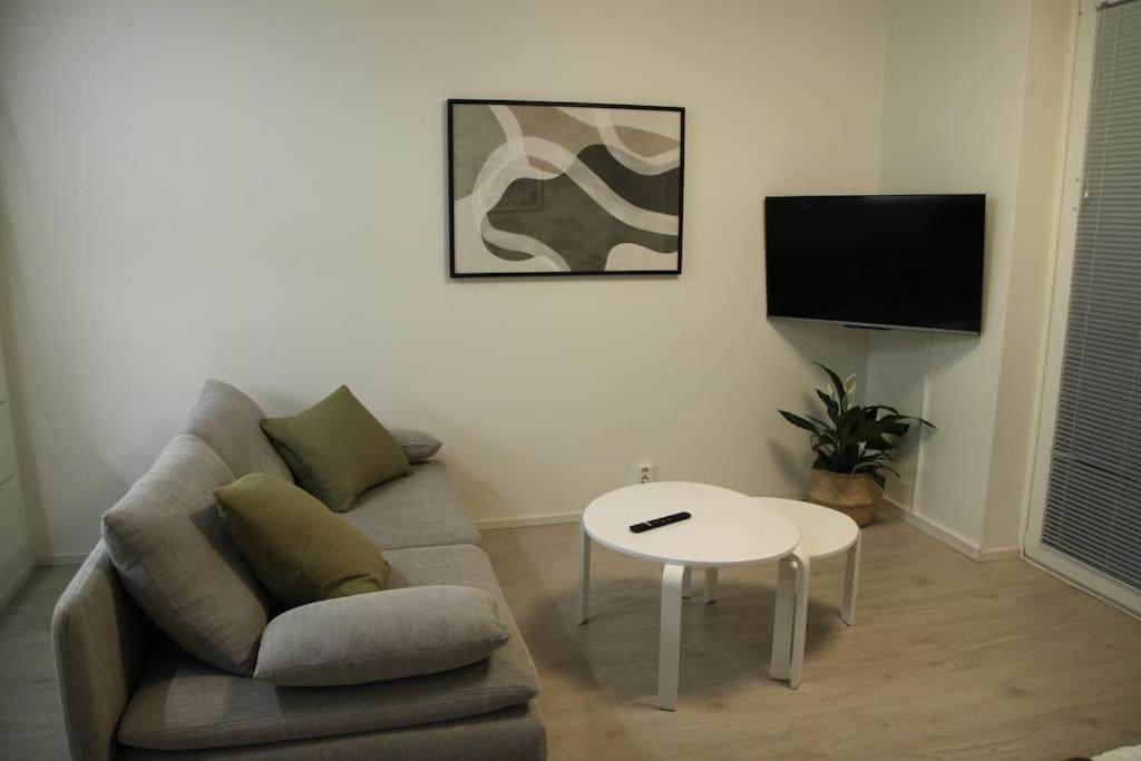 One-Bedroom Apartment photo 1