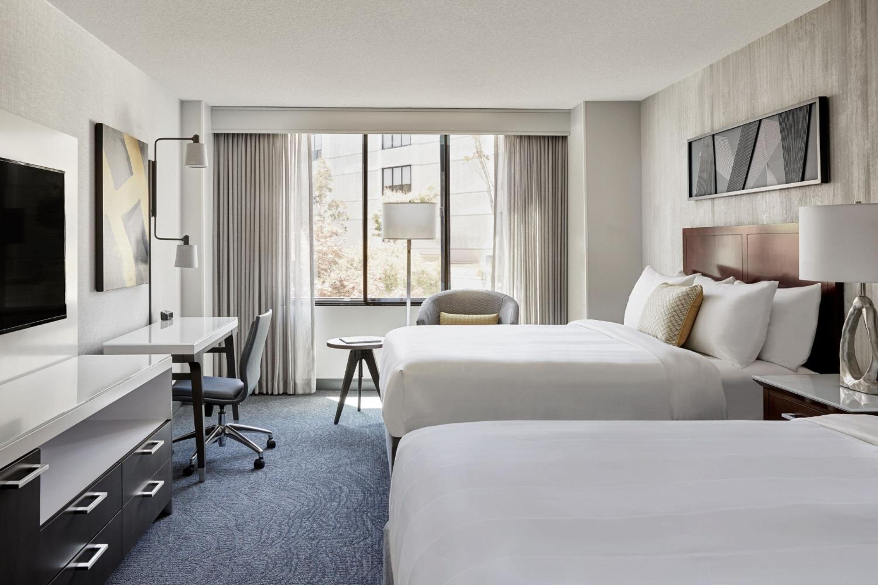 Queen Room with Two Queen Beds and Courtyard View - Photo 2