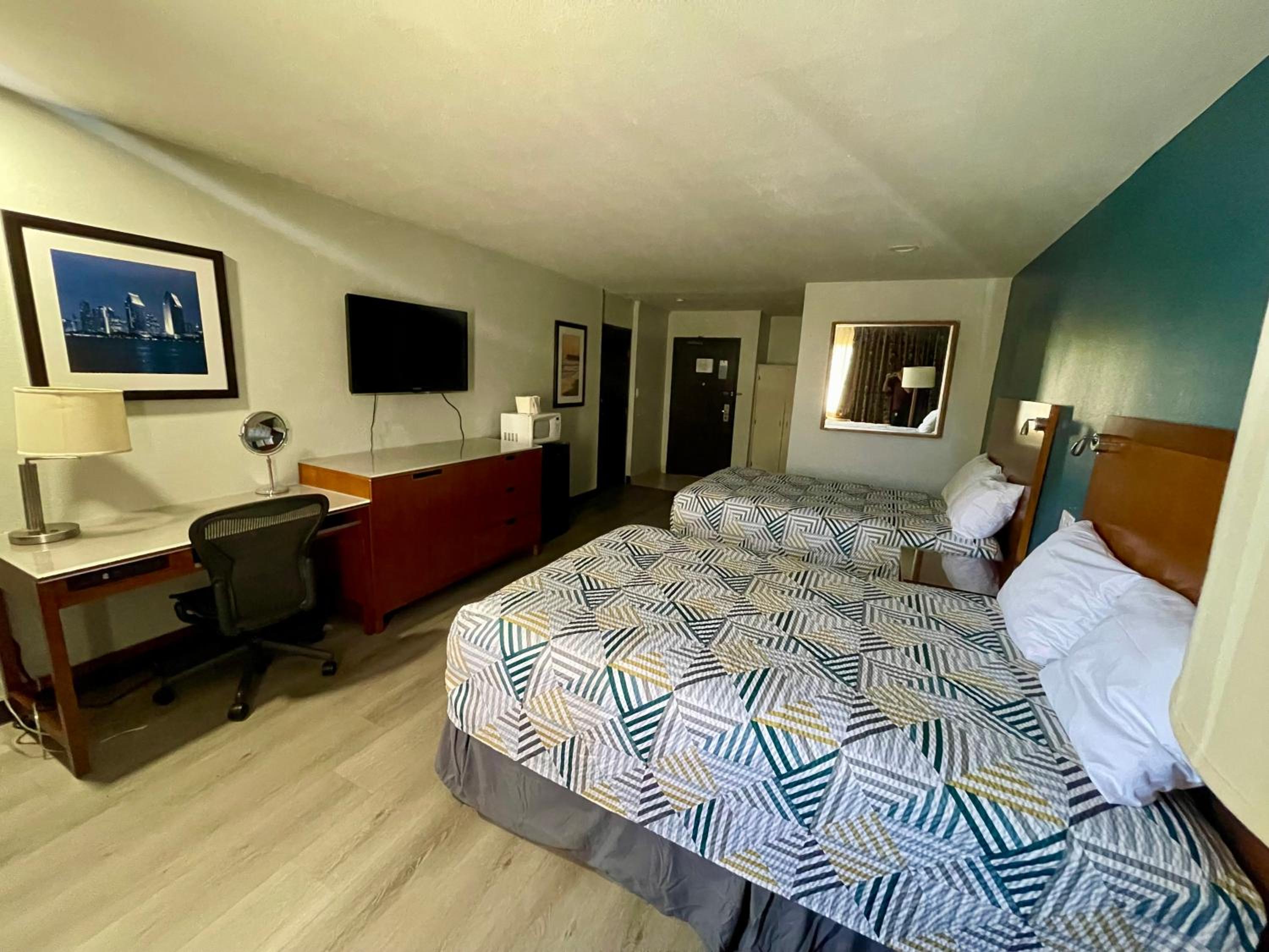 Classic Quadruple Room - Non-Smoking - Photo 4