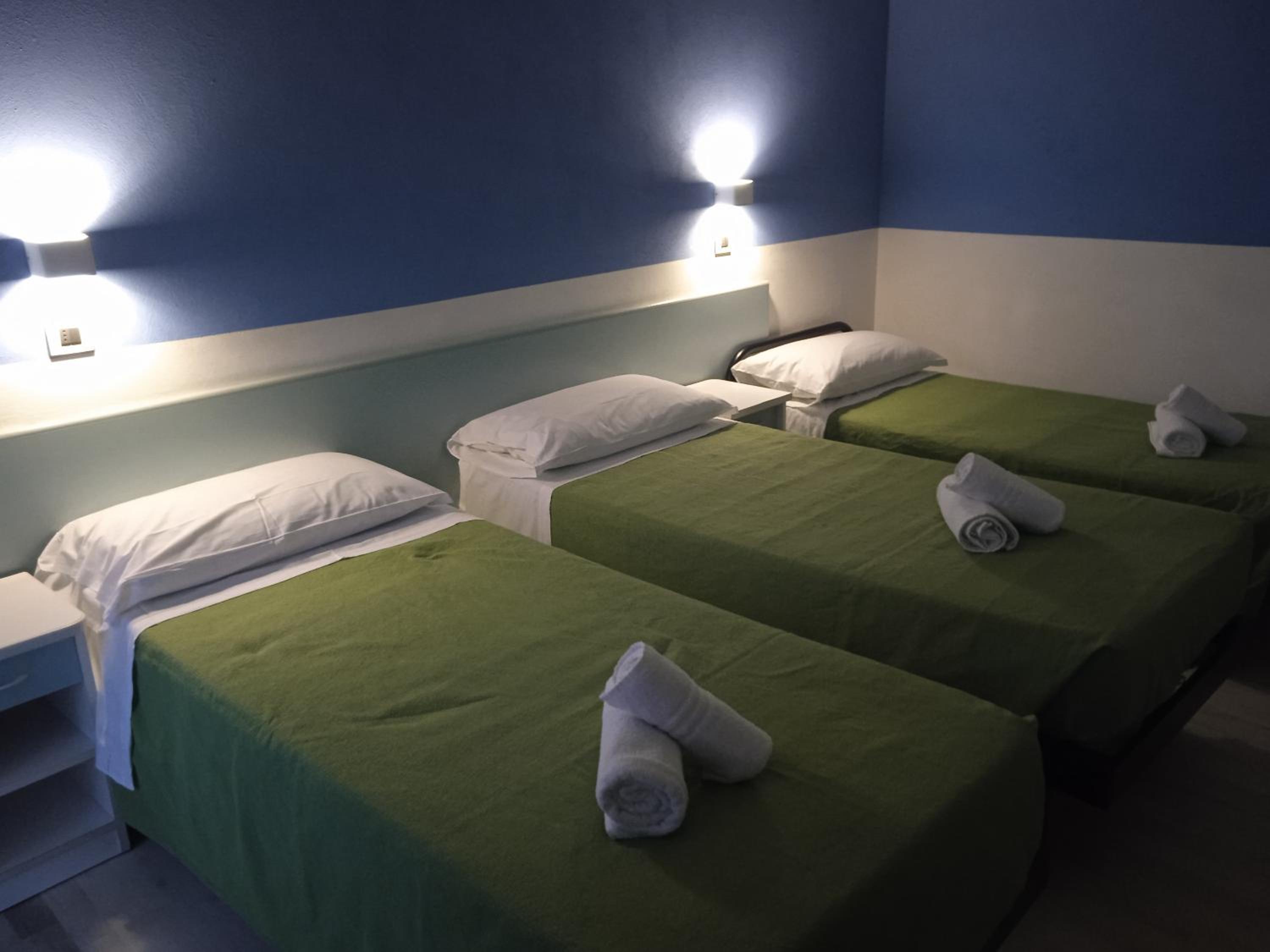 Standard Triple Room - Photo 2