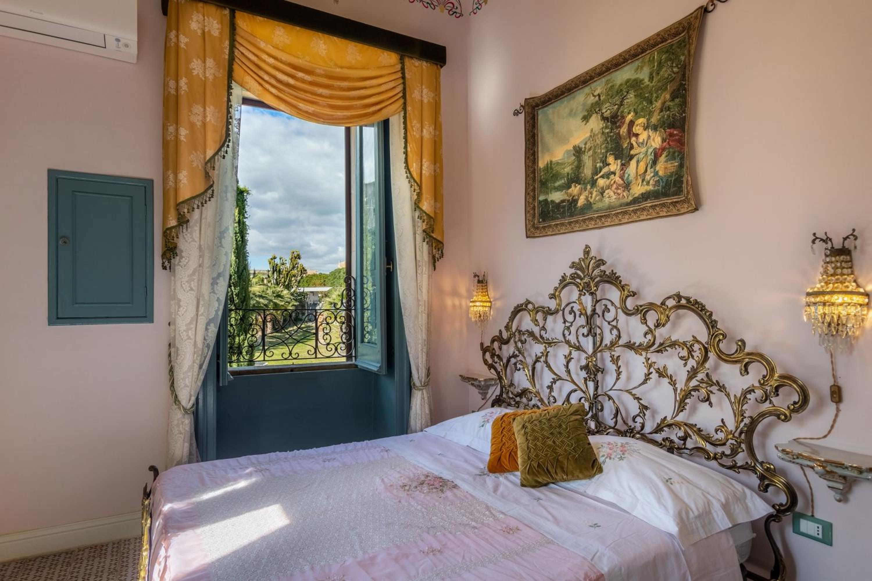 Deluxe Double Room with Balcony and Sea View - Photo 3