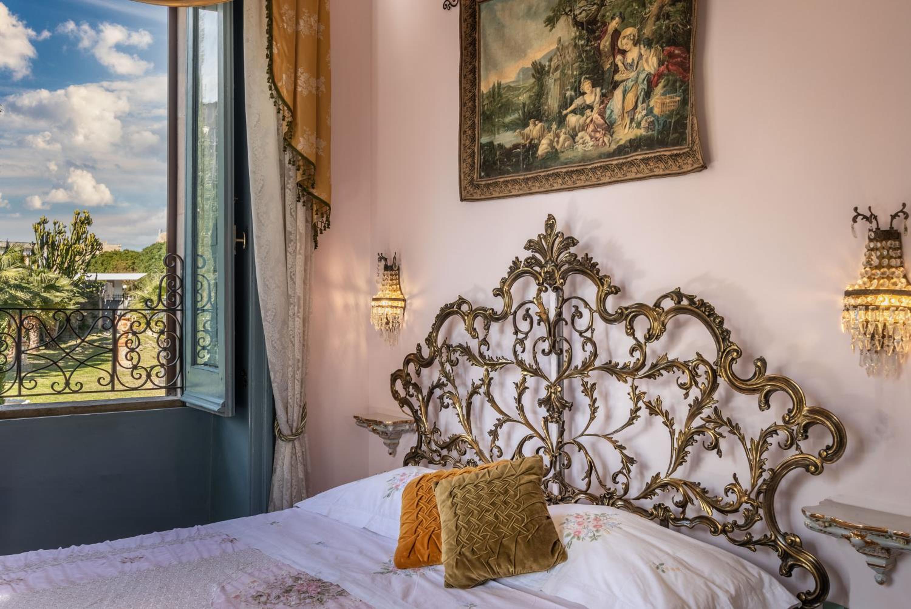 Deluxe Double Room with Balcony and Sea View - Photo 4