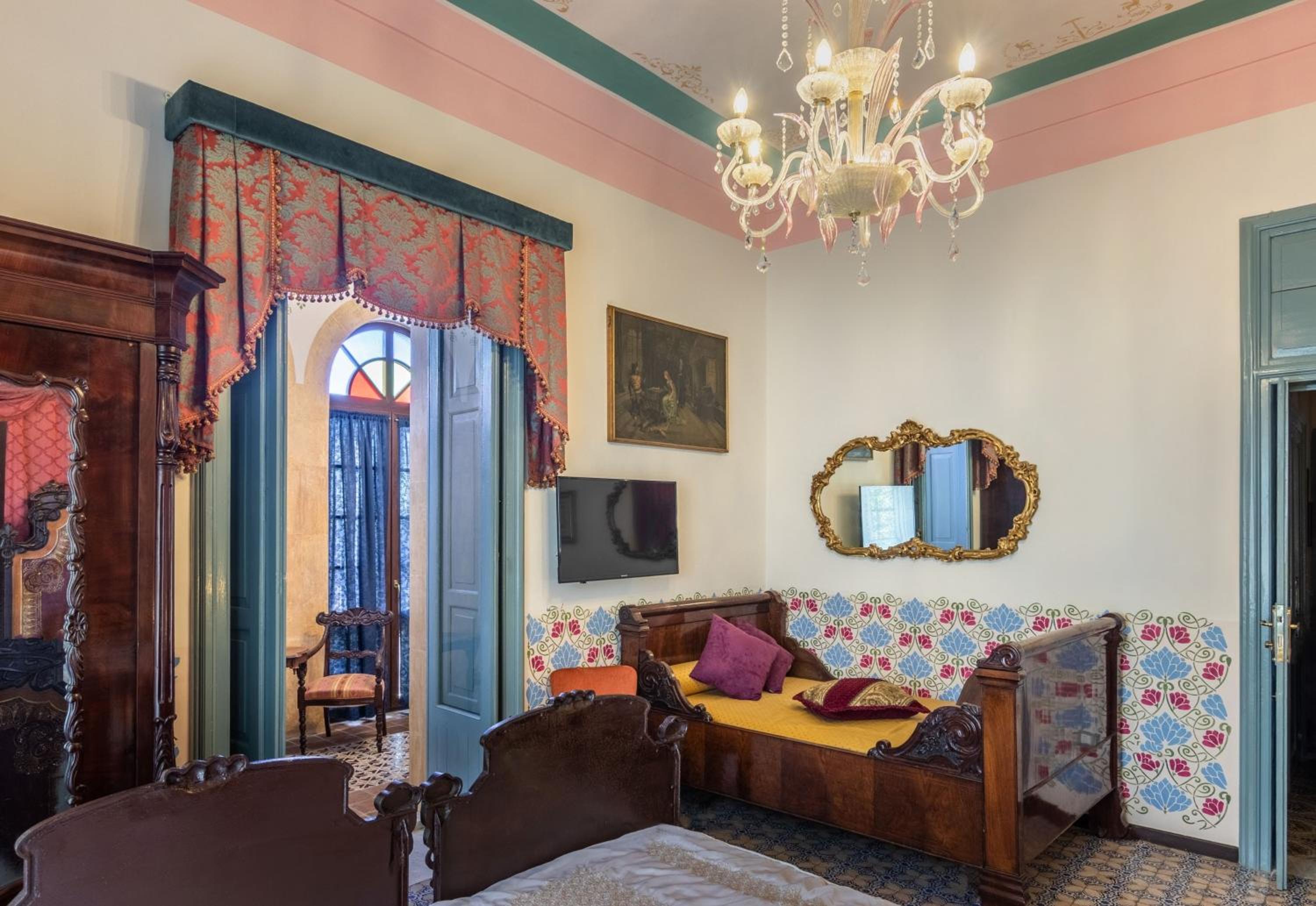 King Suite with Spa Bath - Photo 3