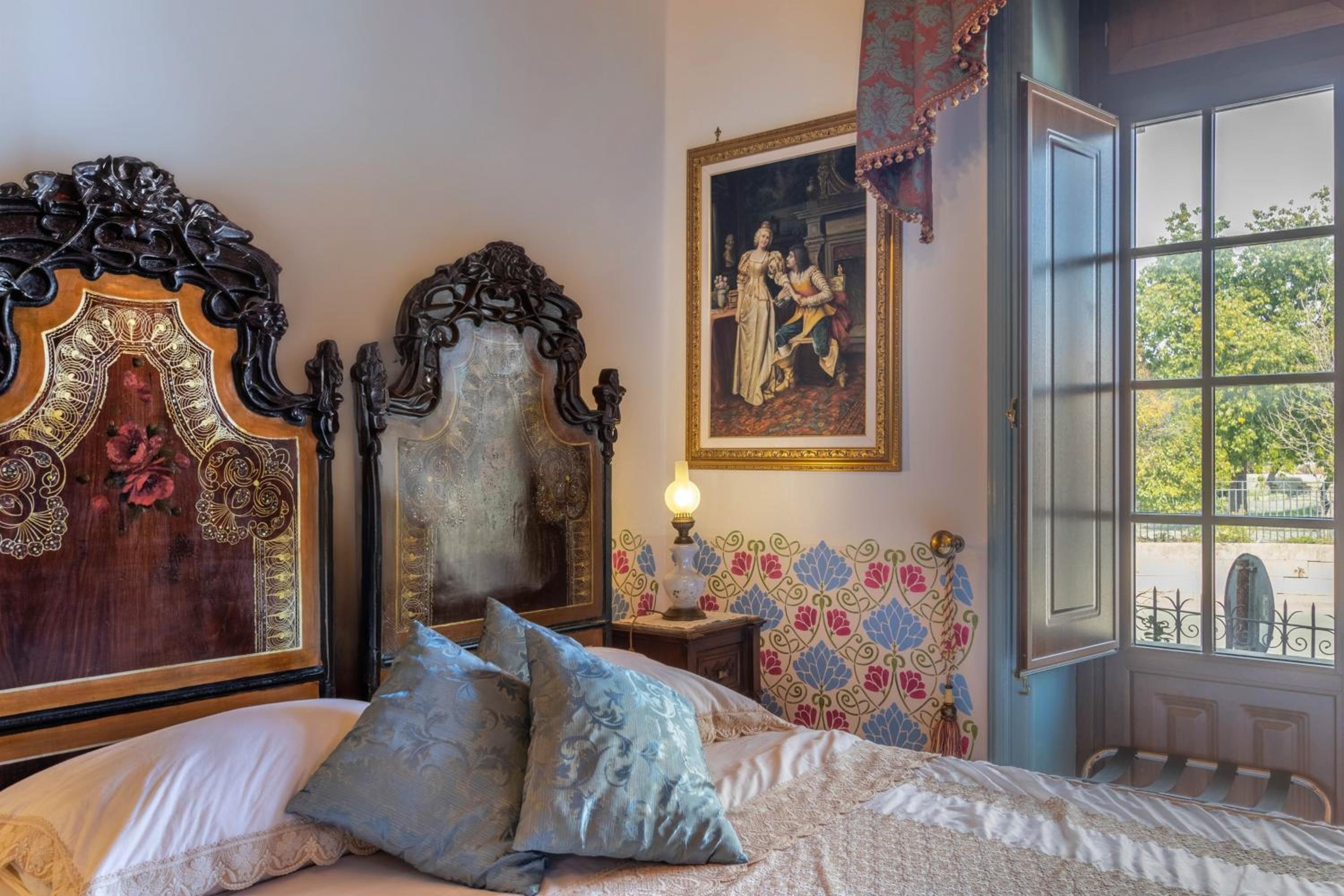 King Suite with Spa Bath - Photo 5