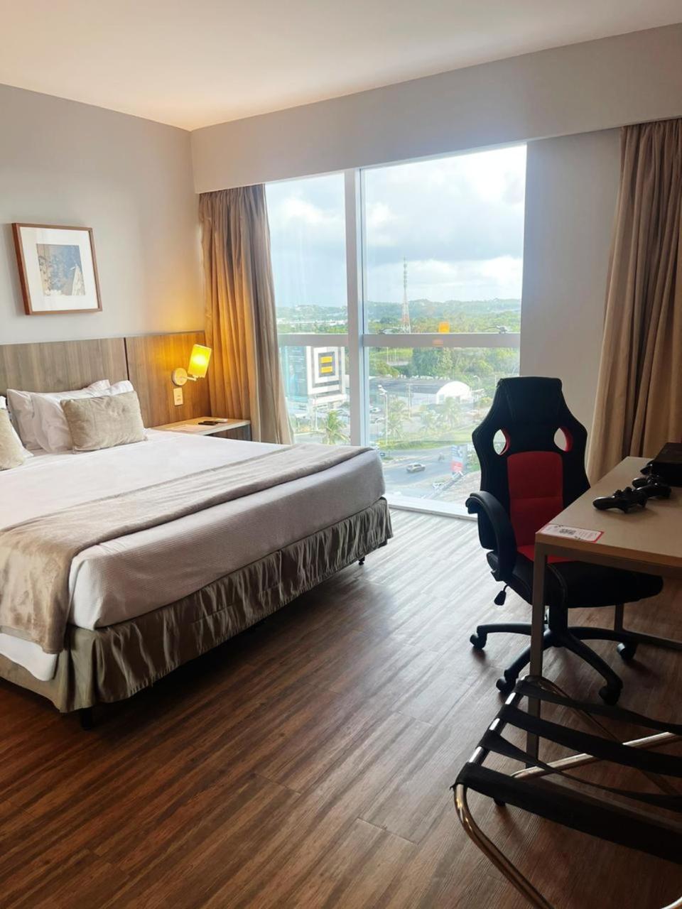 Smart Gamer - 1 Queen Bed