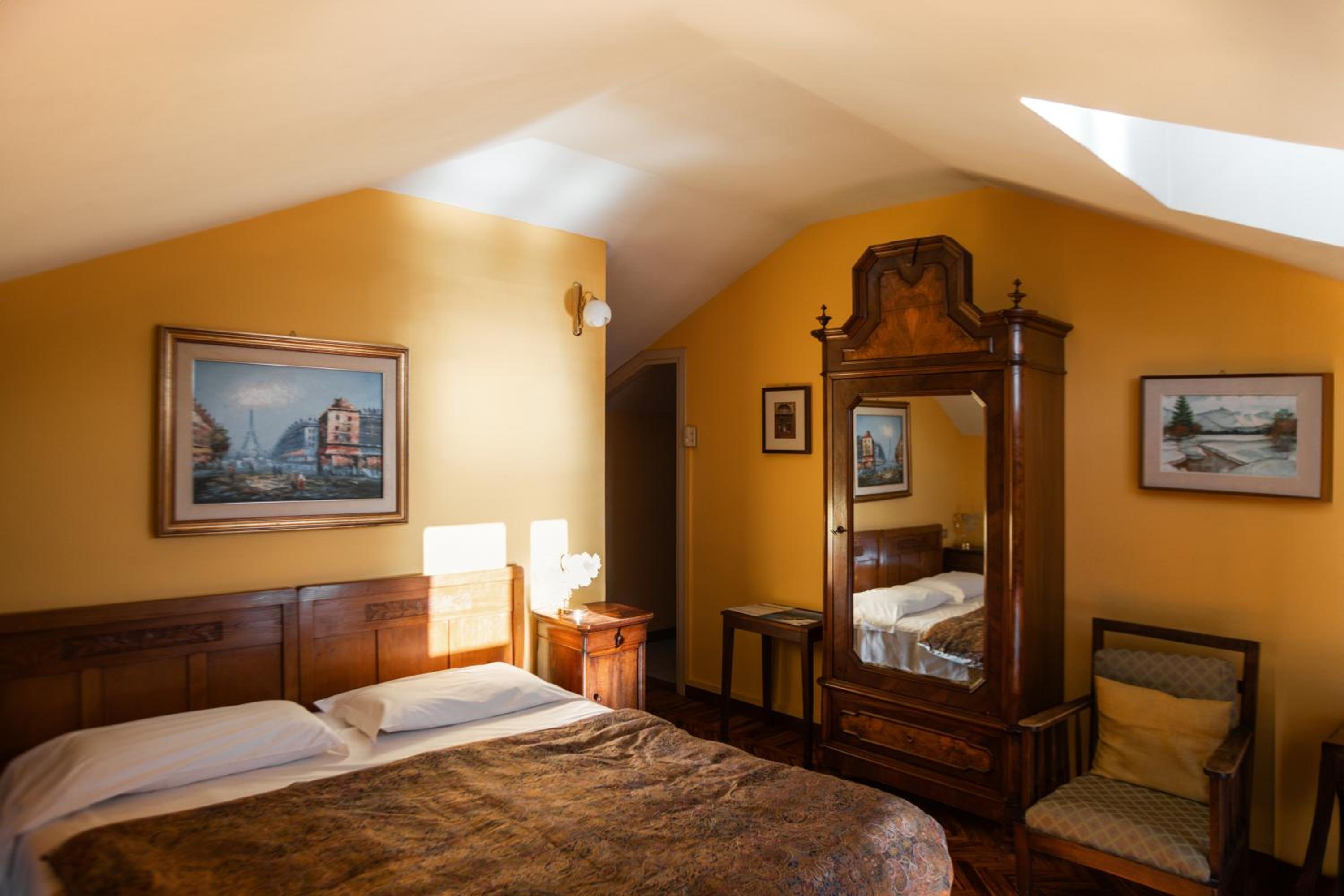 Double Room - Attic photo 3
