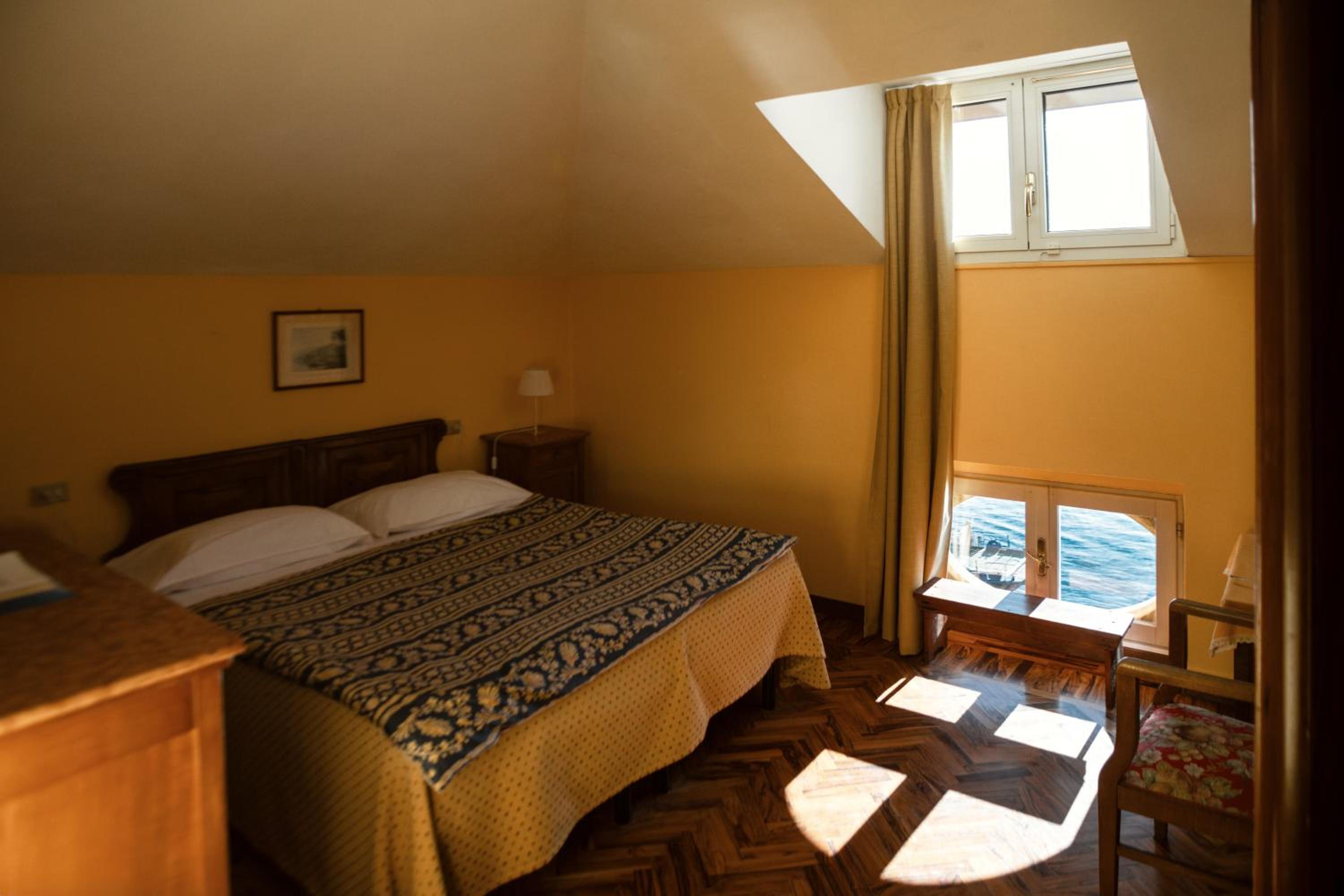 Double Room - Attic photo 2