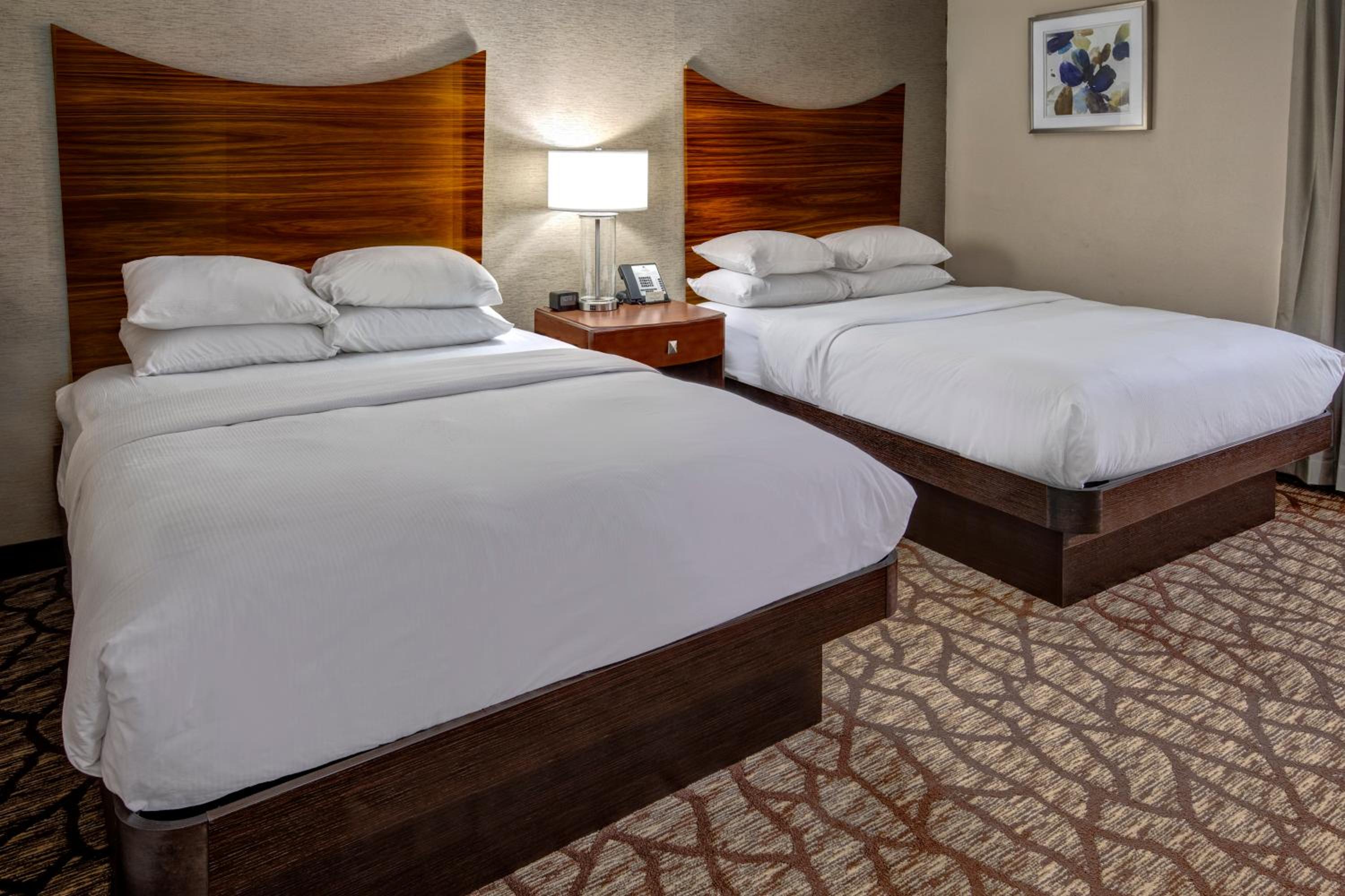Queen Room with Two Queen Beds - Photo 3