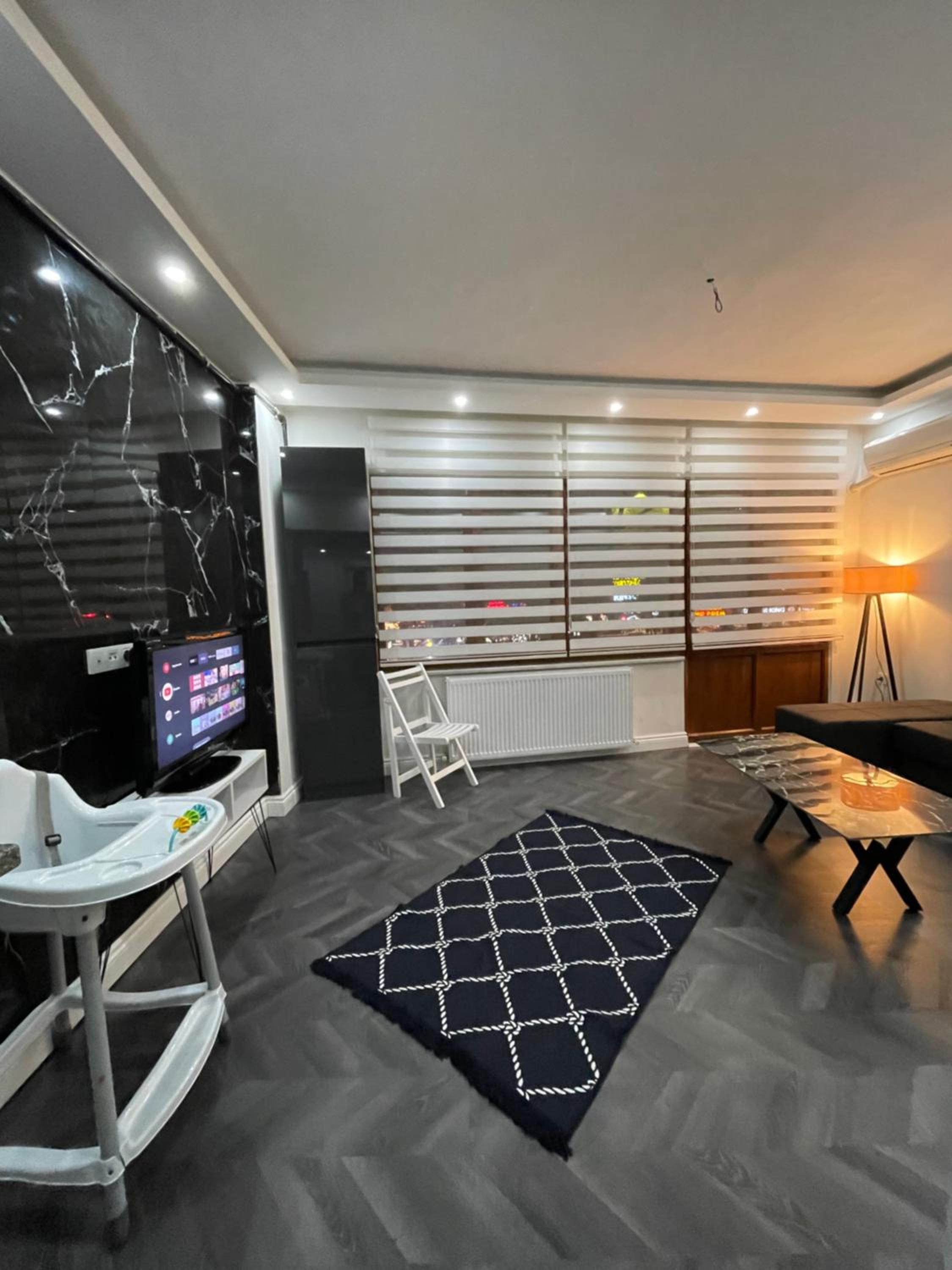 One-Bedroom Apartment photo 1
