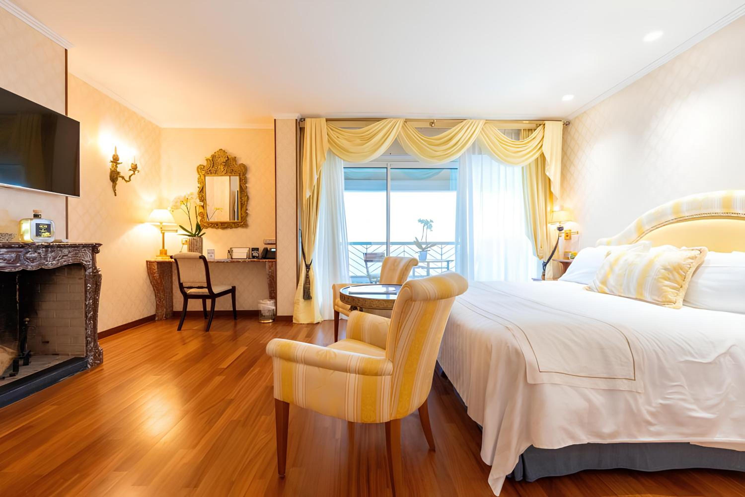 Romantic King Suite photo 1