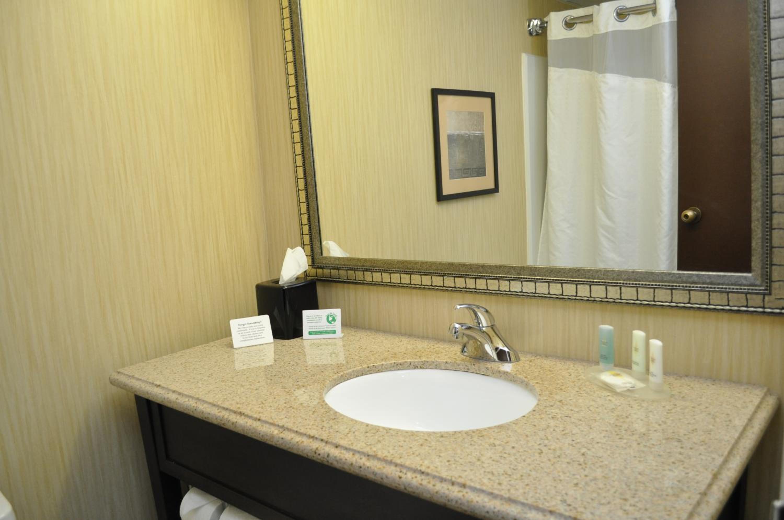 King Room - Non-Smoking - Photo 2