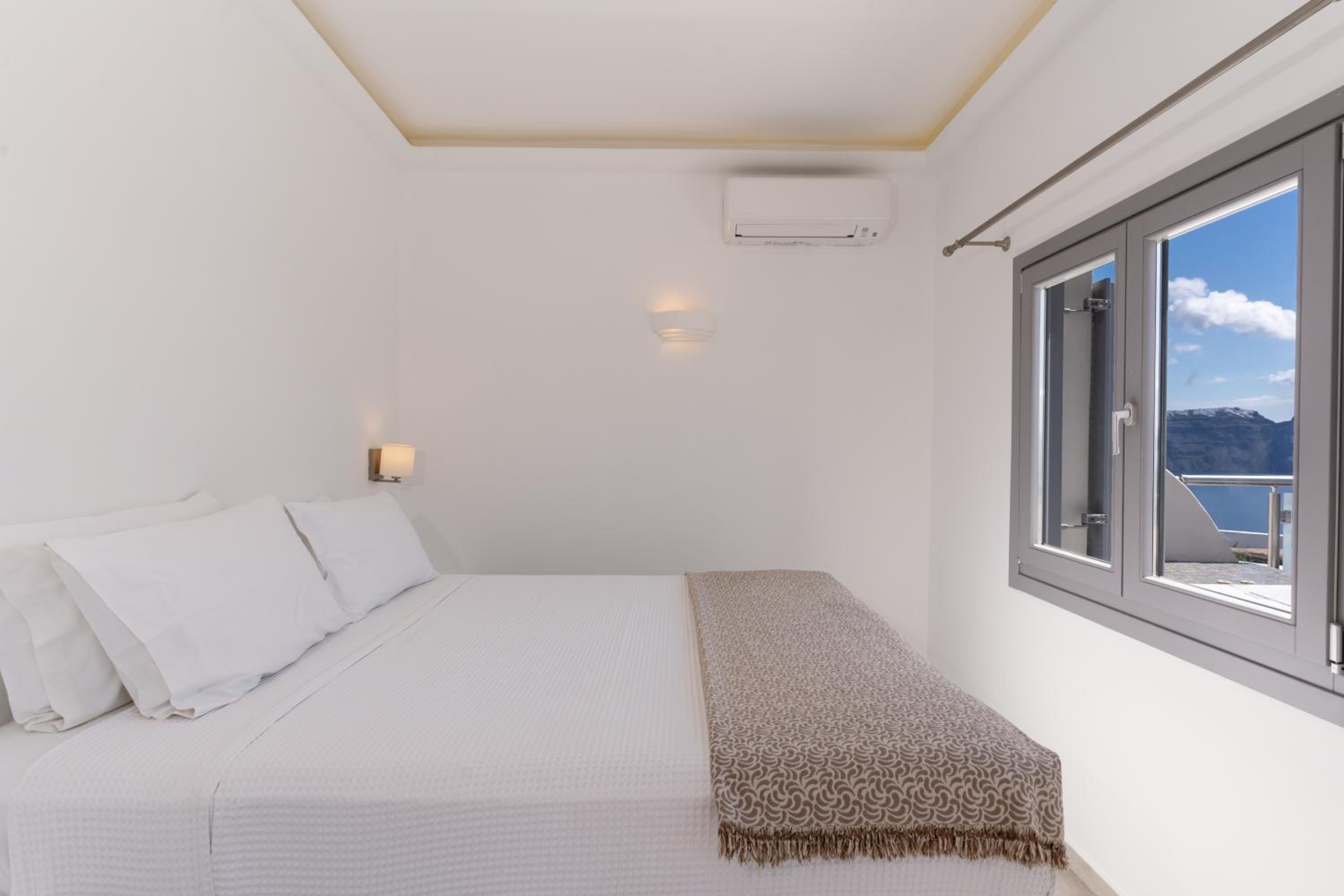Apartment with Sea View and Hot Tub - Aqua photo 2