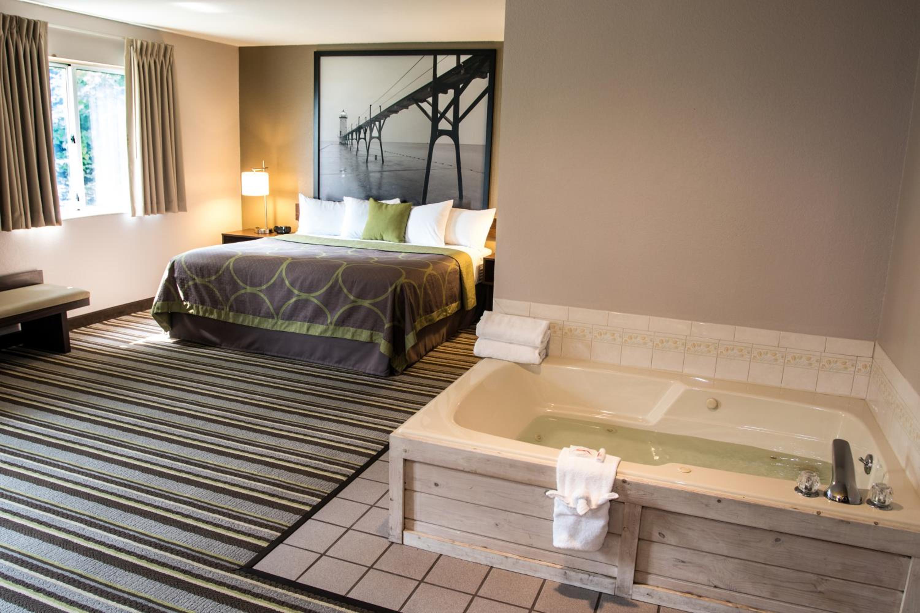 Deluxe King Suite - Non-Smoking - Photo 1
