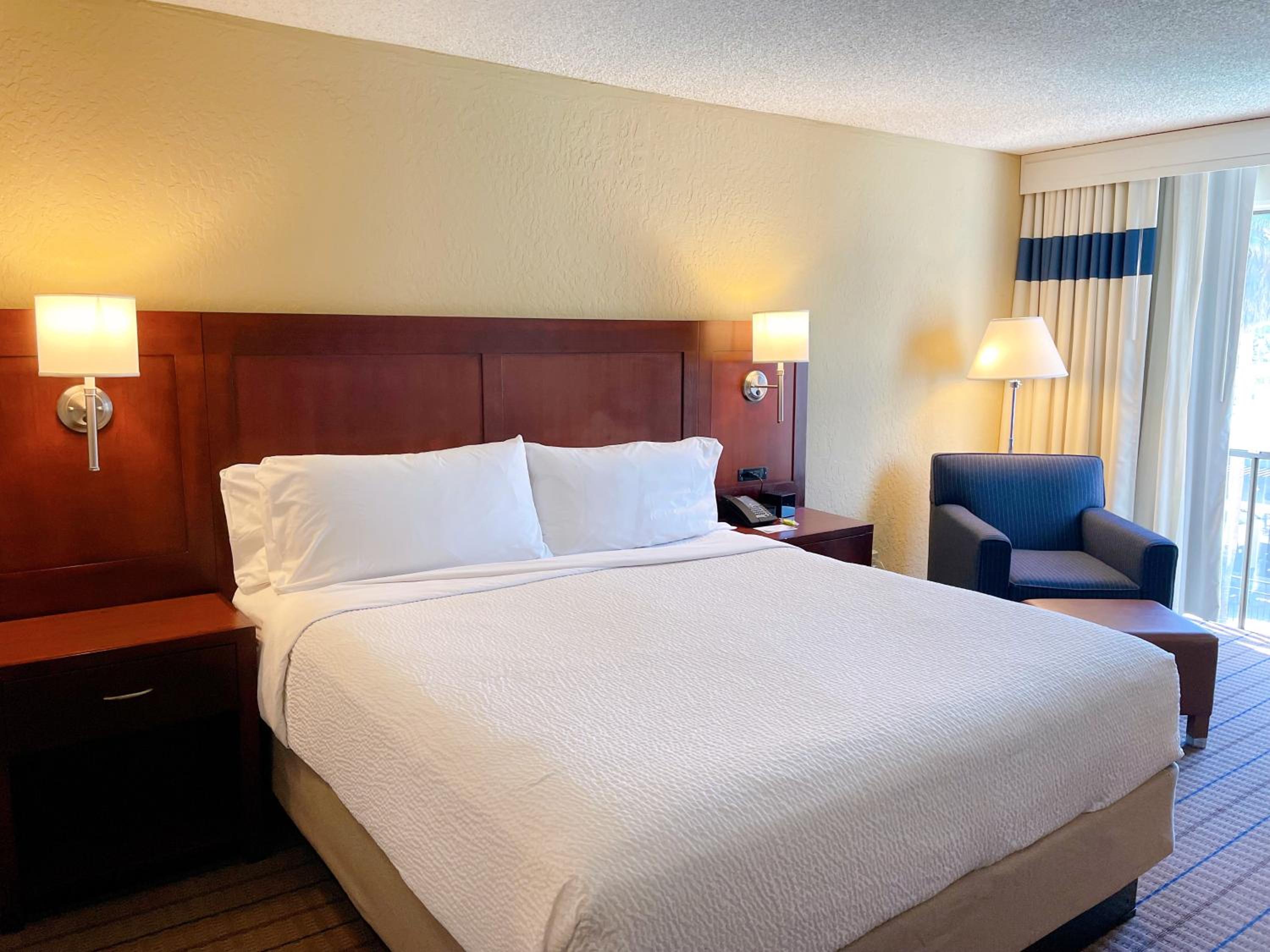 Guest Room, 1 King - Photo 2