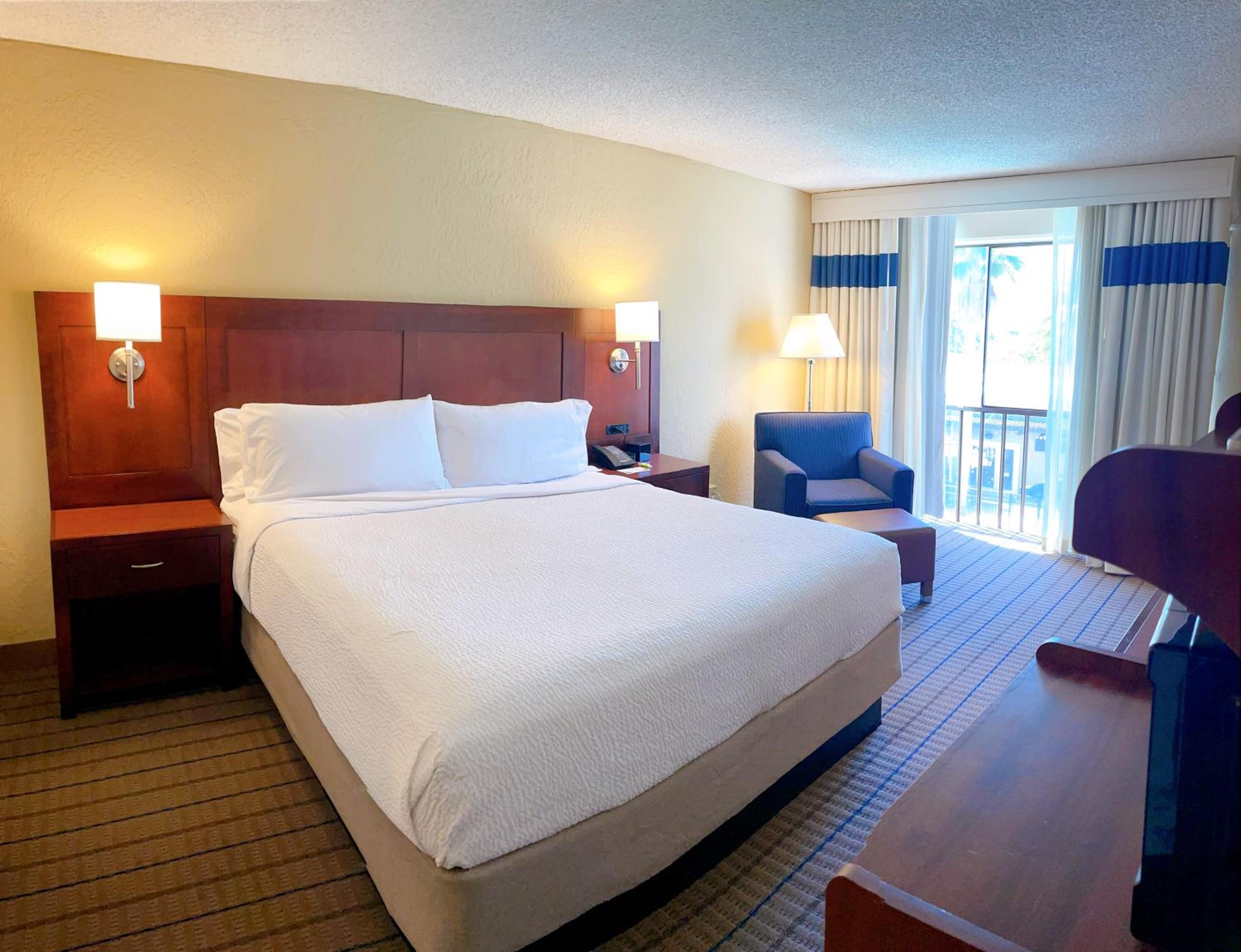Guest Room, 1 King - Photo 3