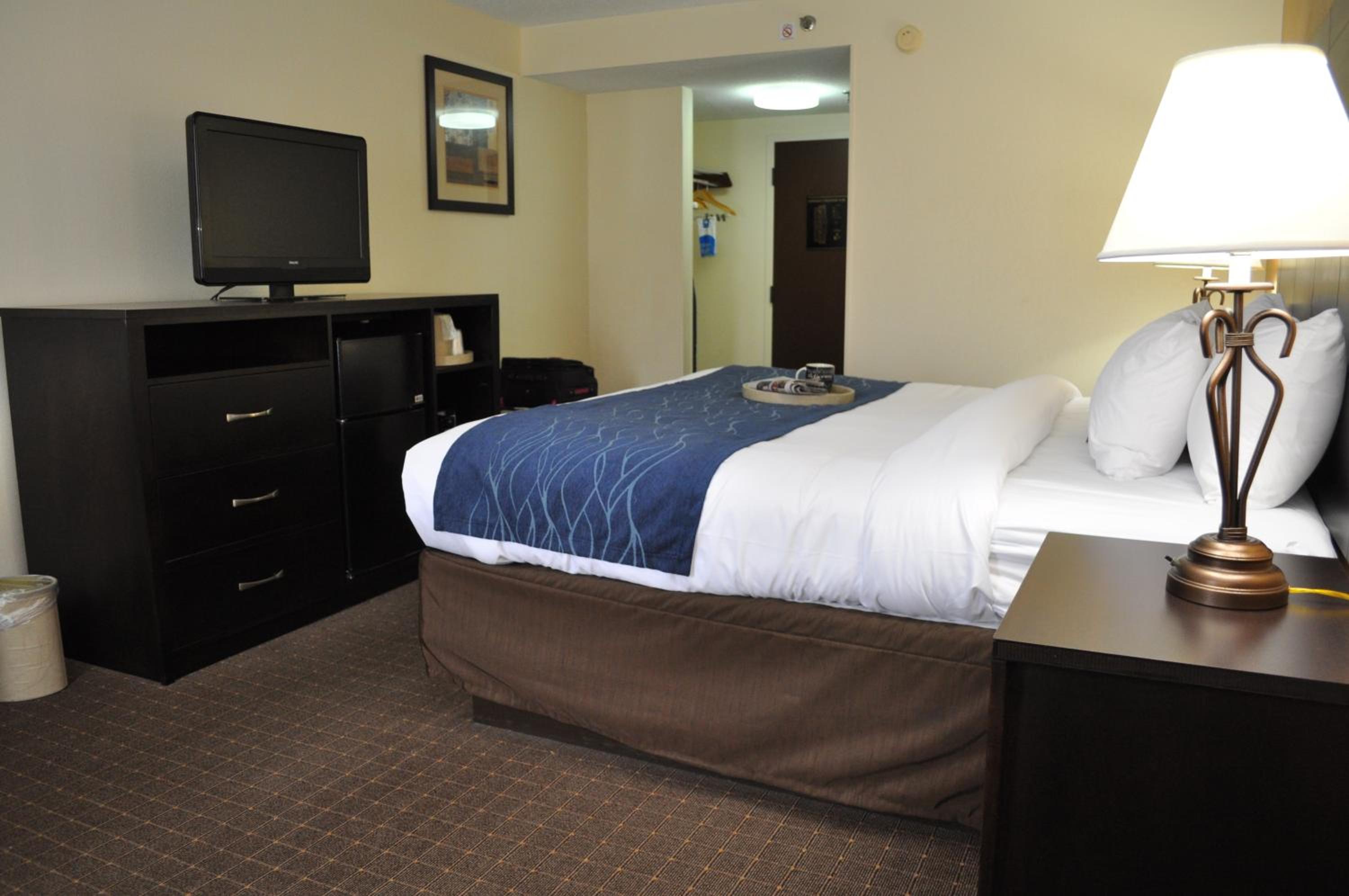 King Room - Non-Smoking - Photo 4