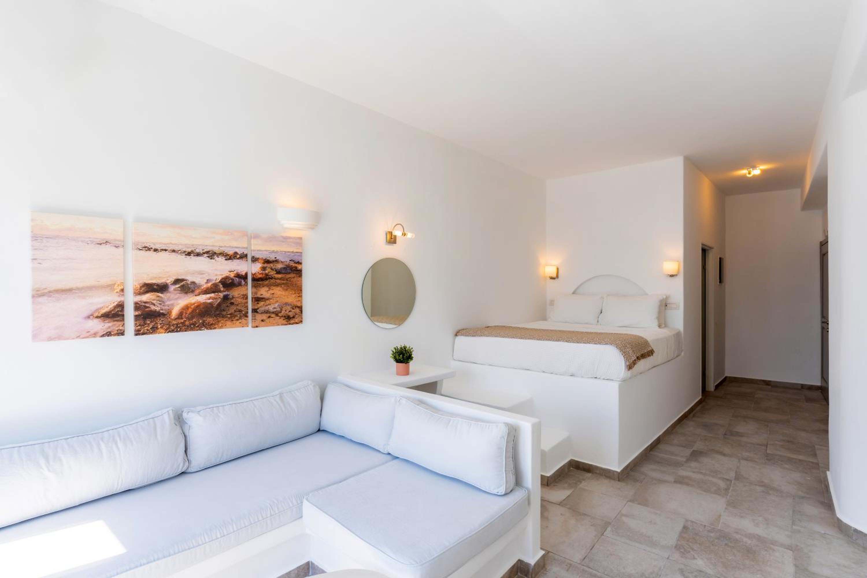 Deluxe Double Room with Balcony and Sea View photo 2