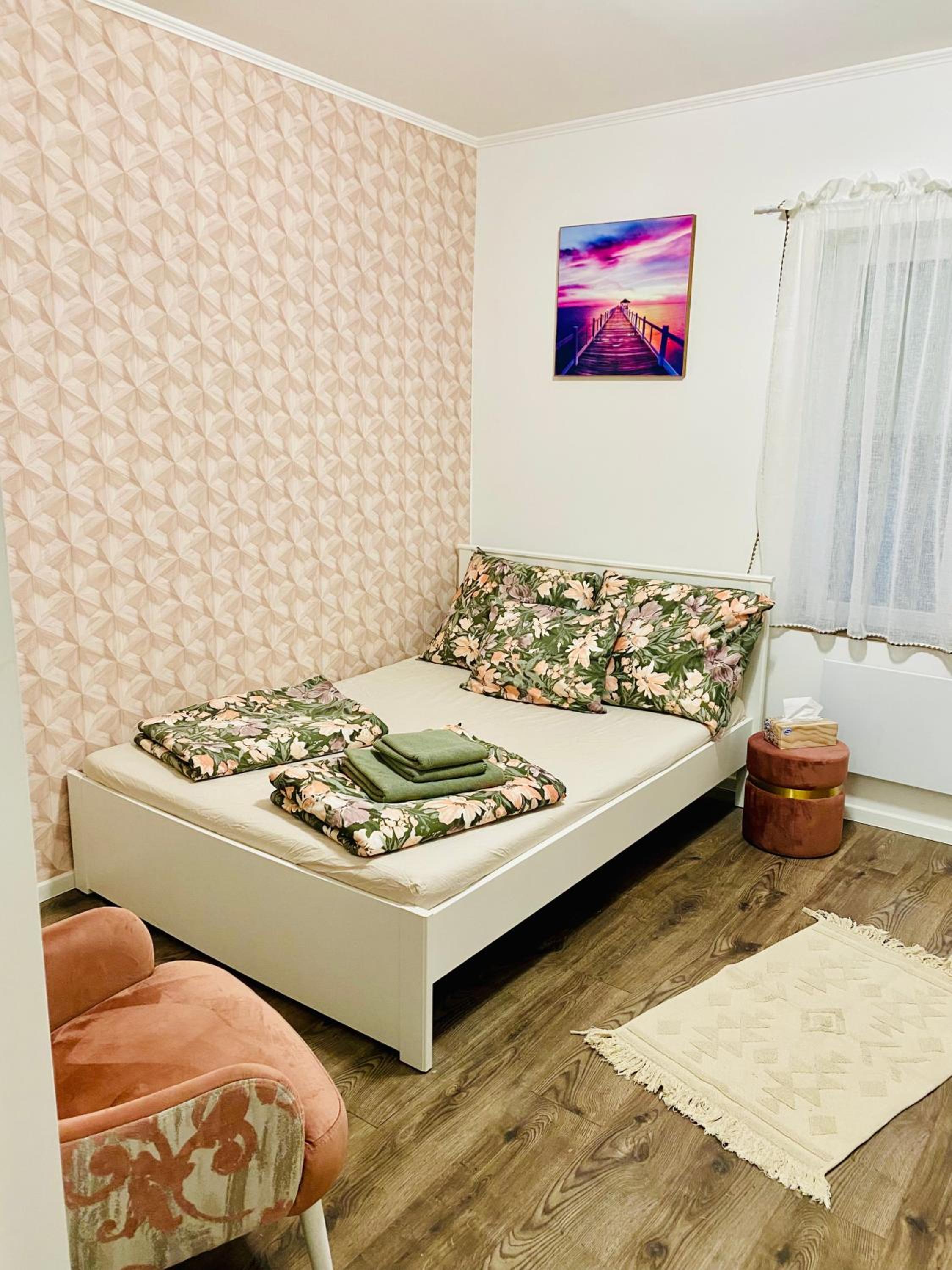 One-Bedroom Apartment photo 1