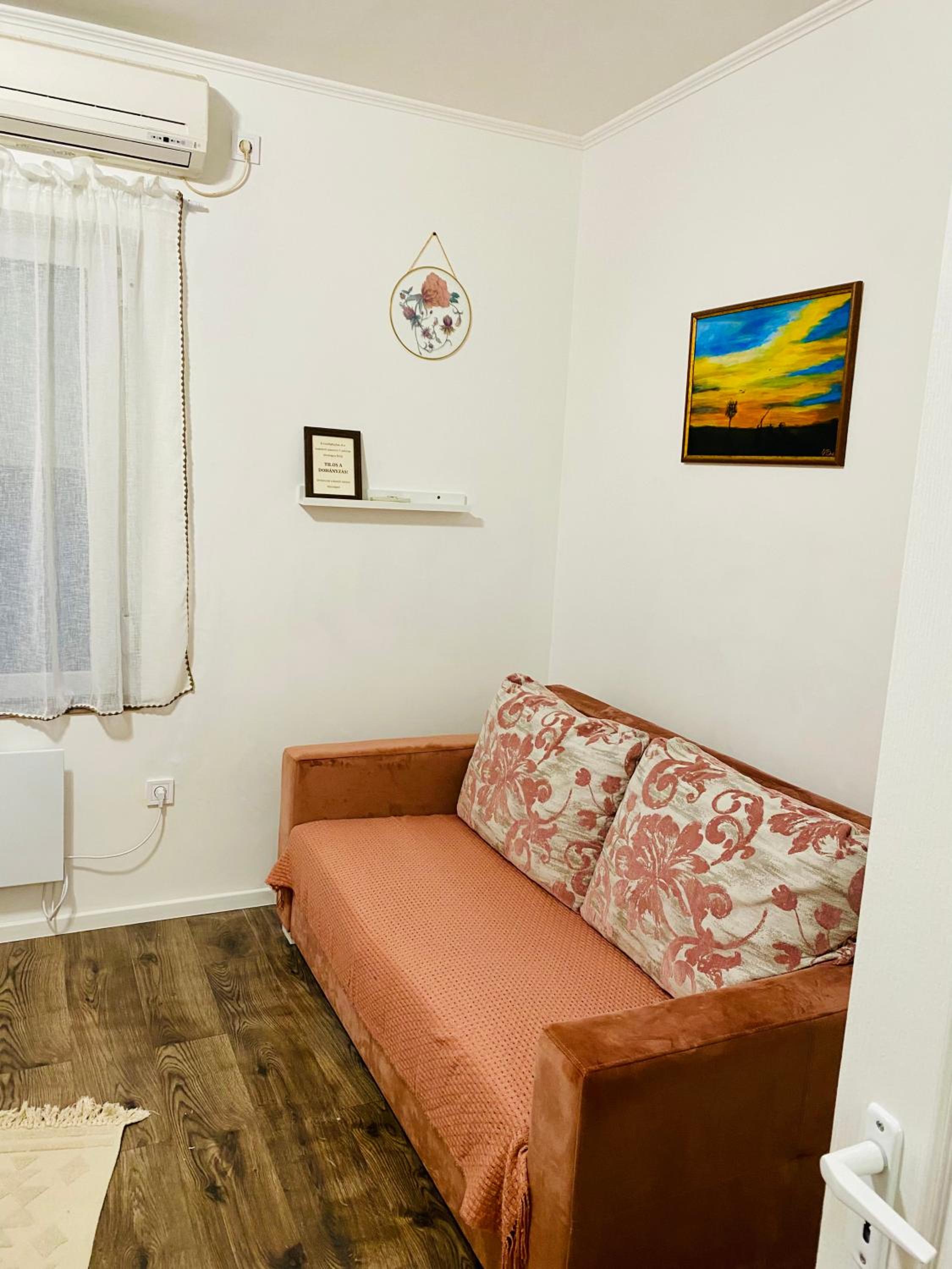 One-Bedroom Apartment photo 2