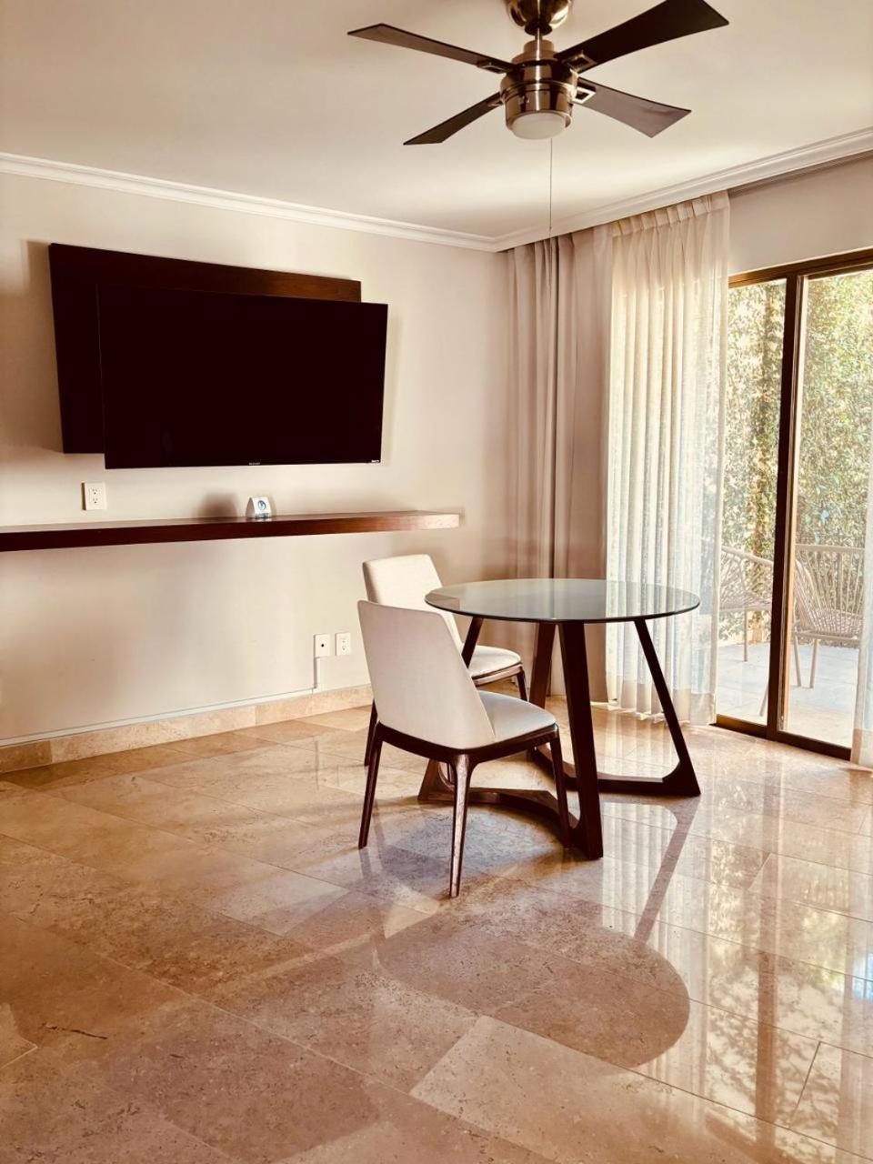 Superior King Suite - Photo 3