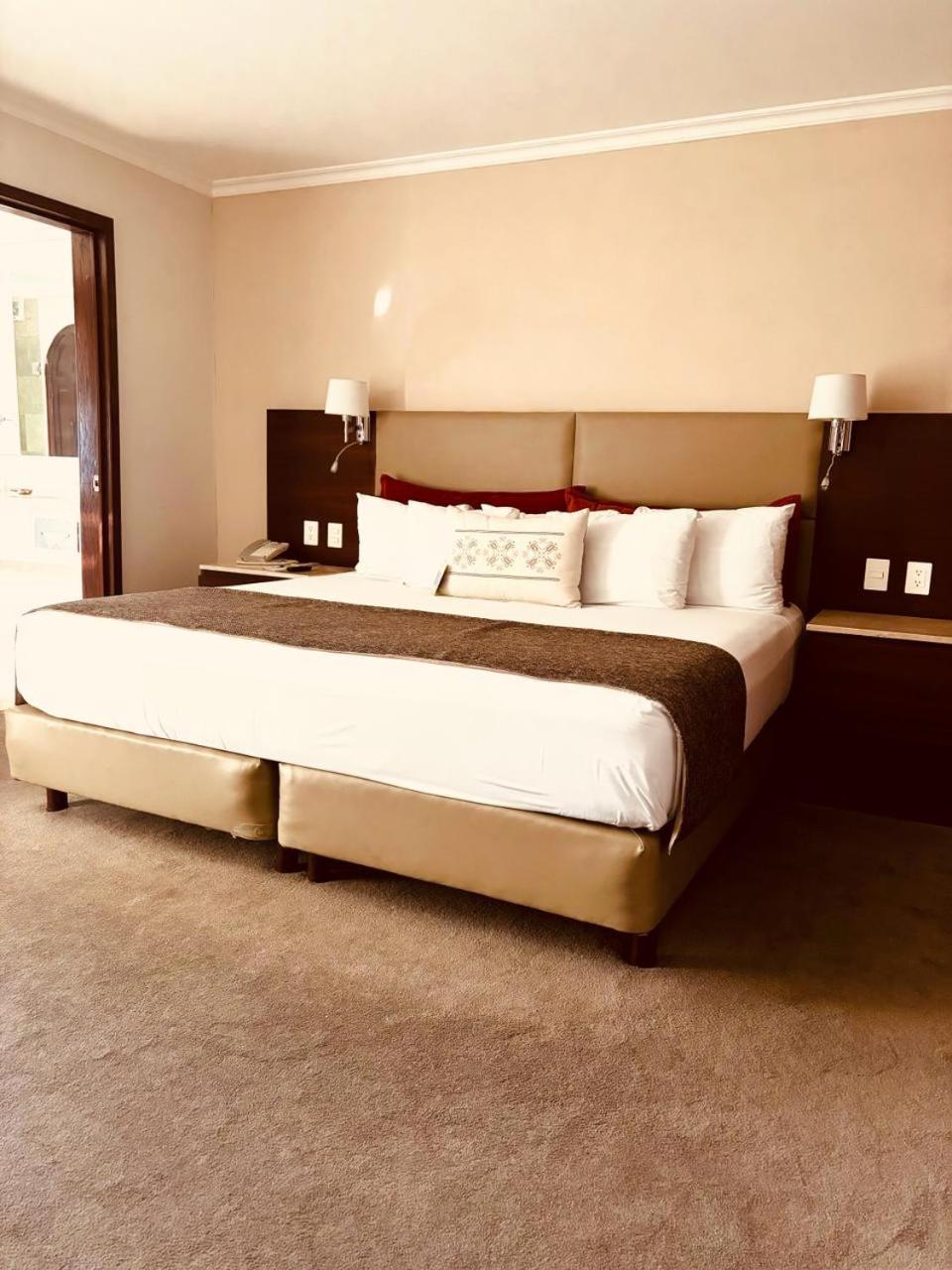 Superior King Suite - Photo 5