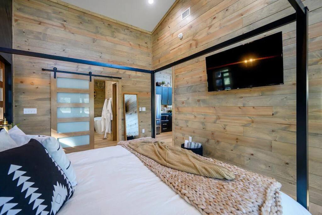 One-Bedroom House photo 1