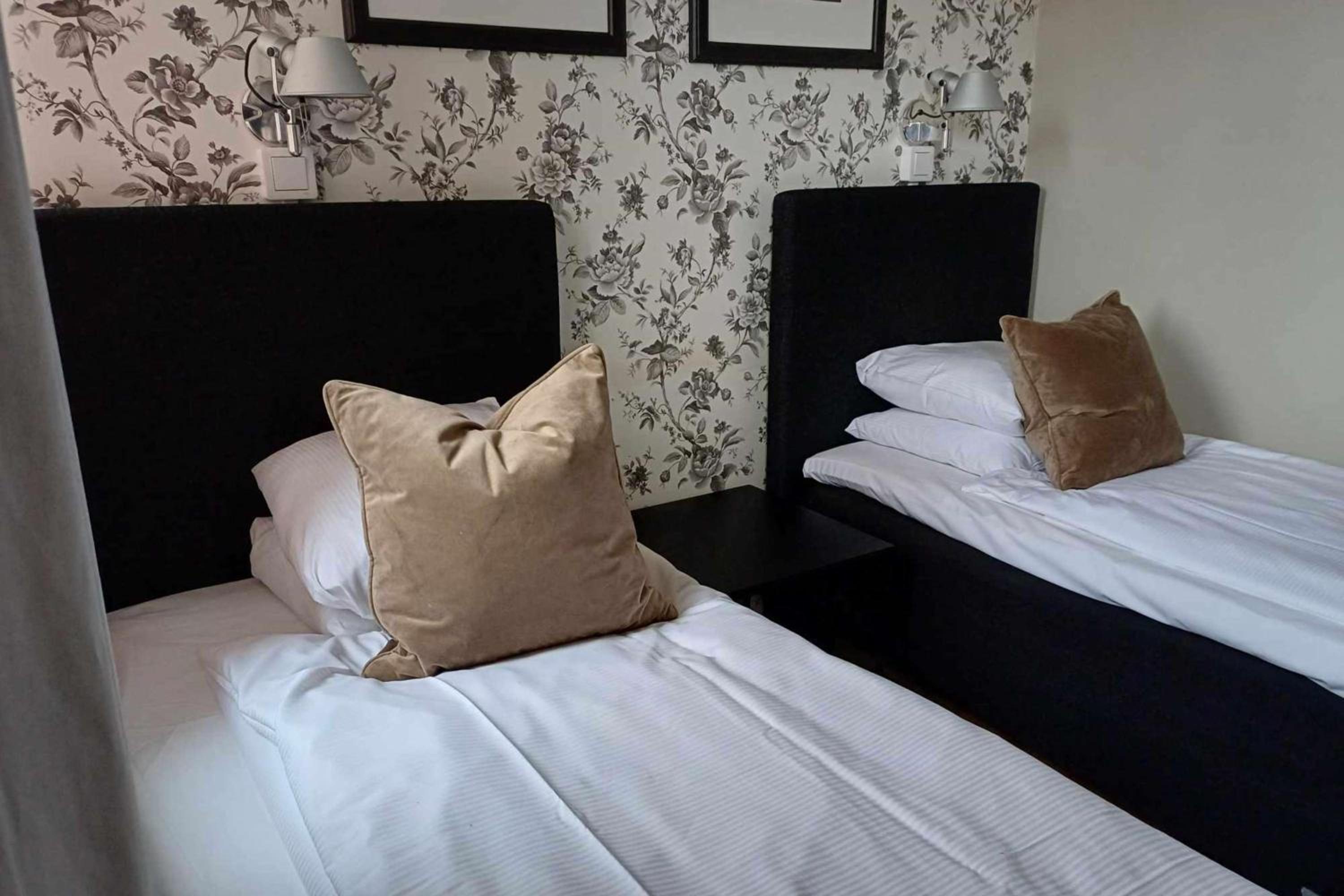 Standard Twin Room - Non-Smoking - Photo 1