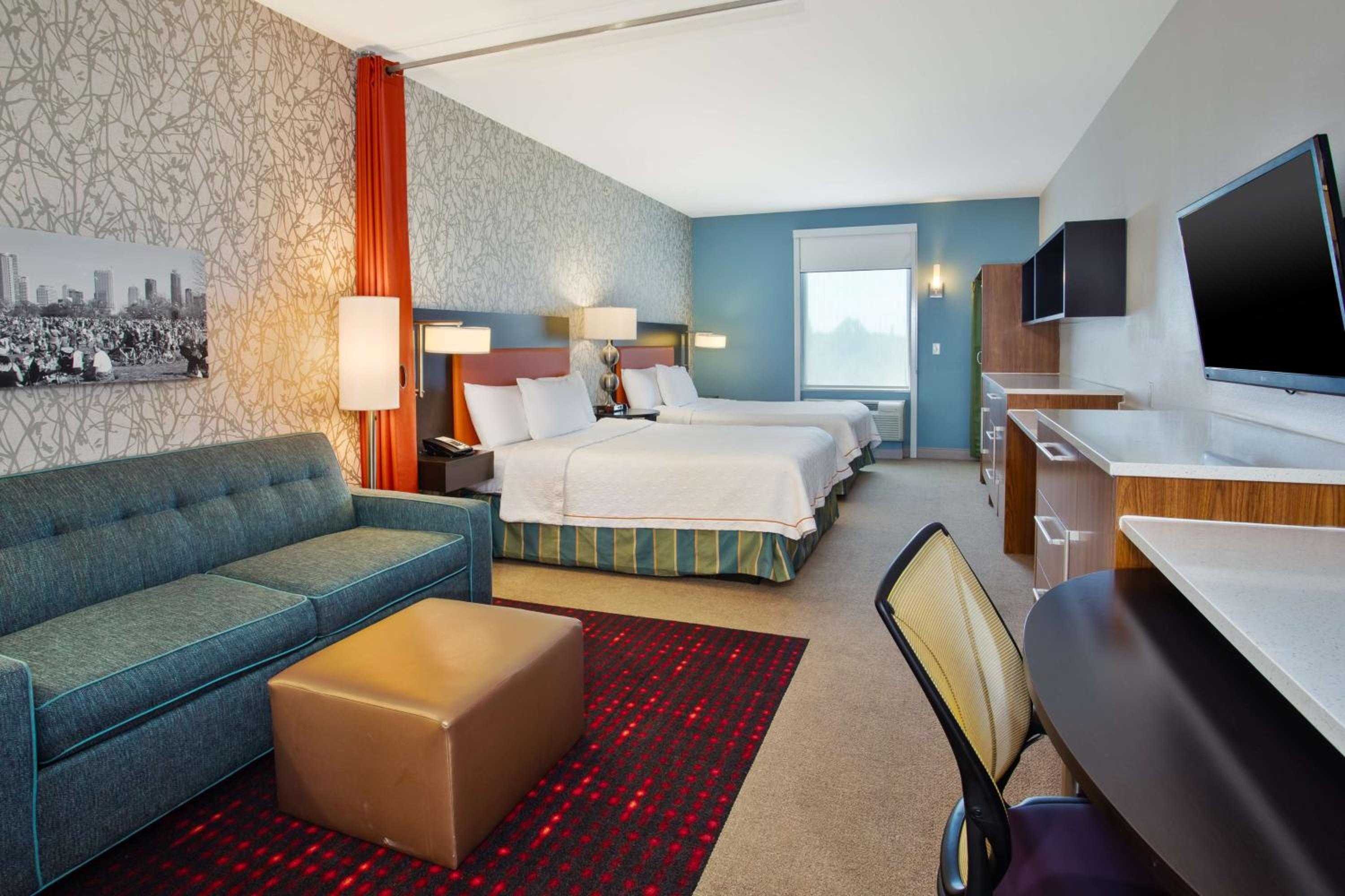 Queen Studio Suite with Two Queen Beds - Non-Smoking