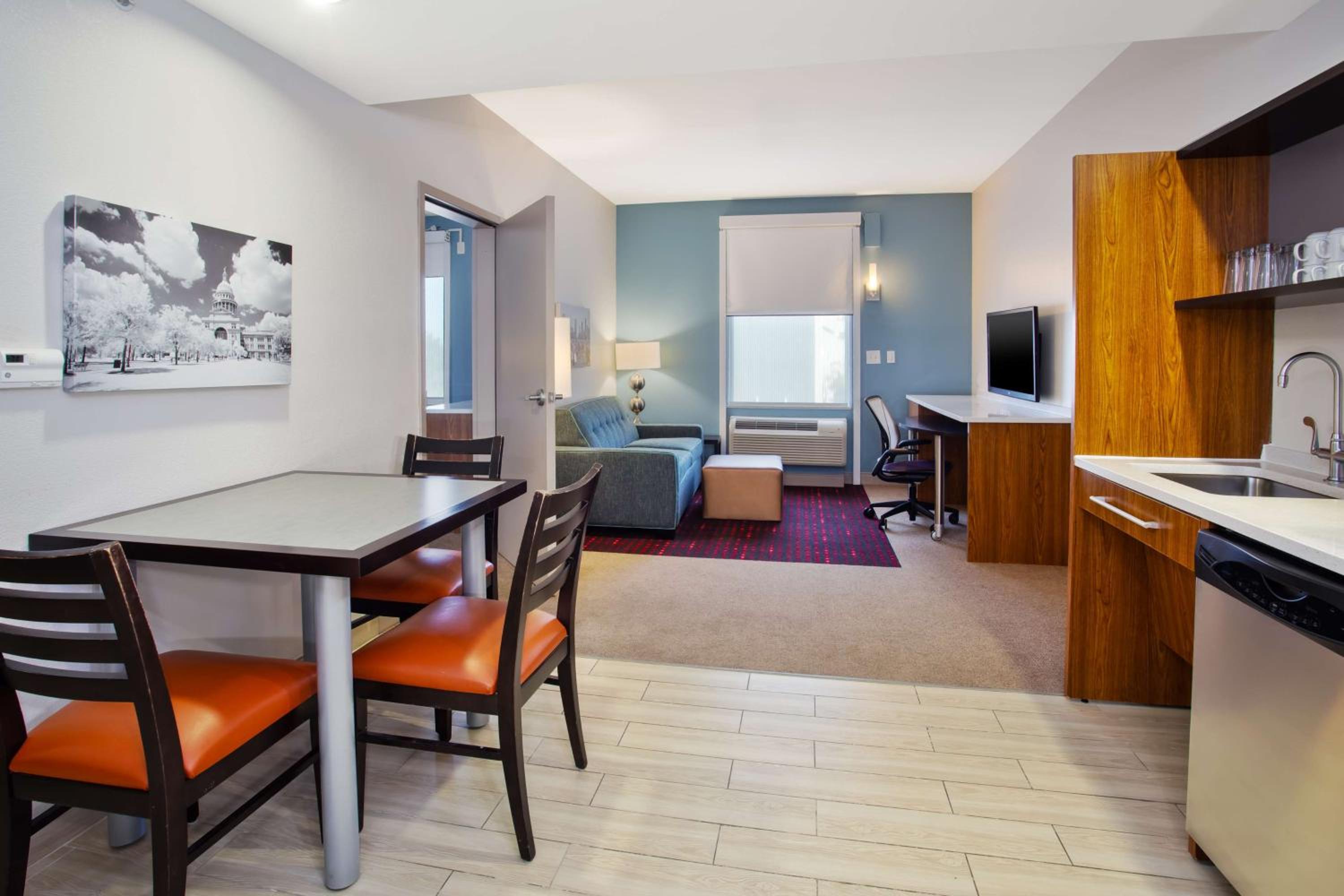 Queen Suite - Mobility Access/Non-Smoking