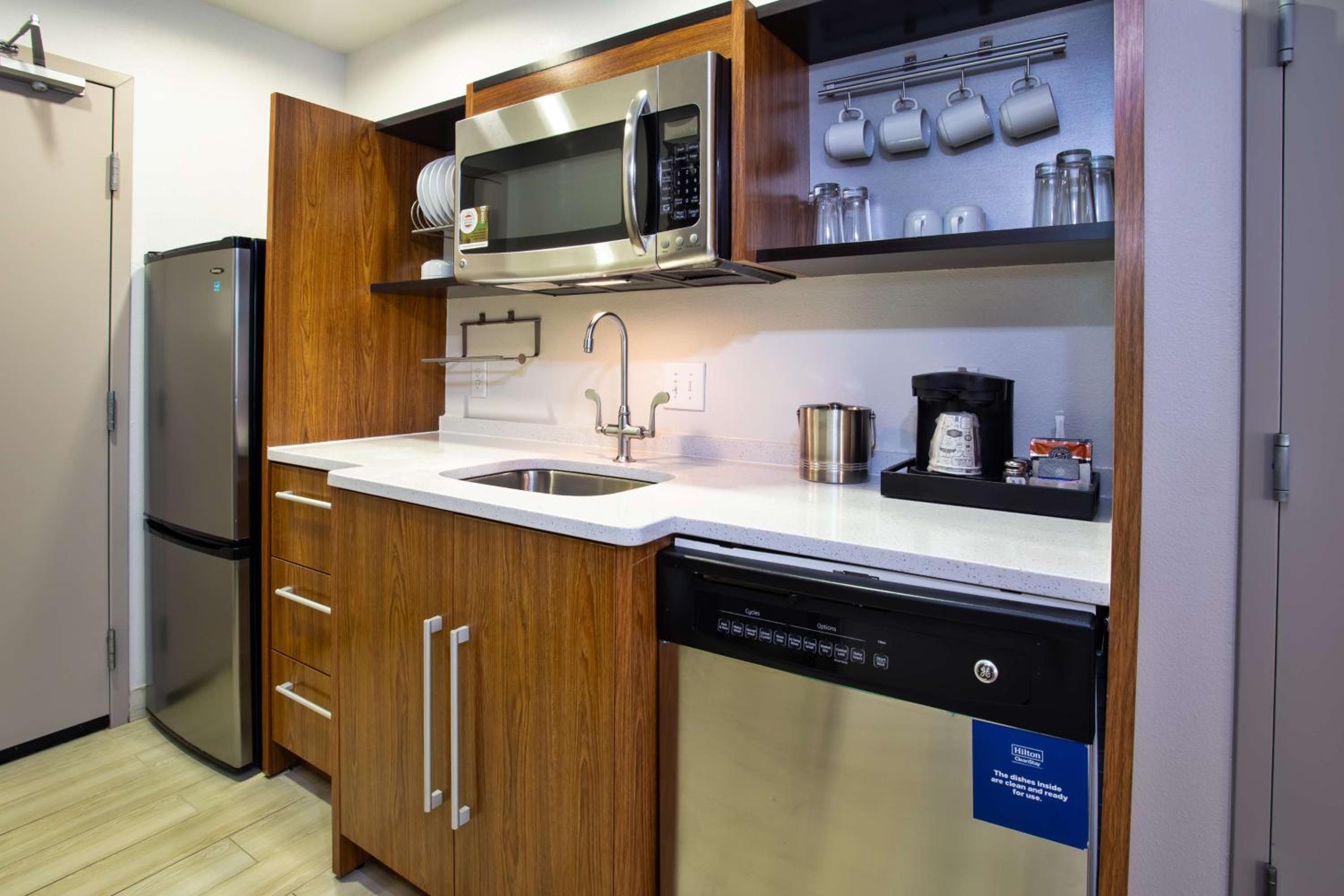 Queen Studio Suite - Hearing Access/Non-Smoking